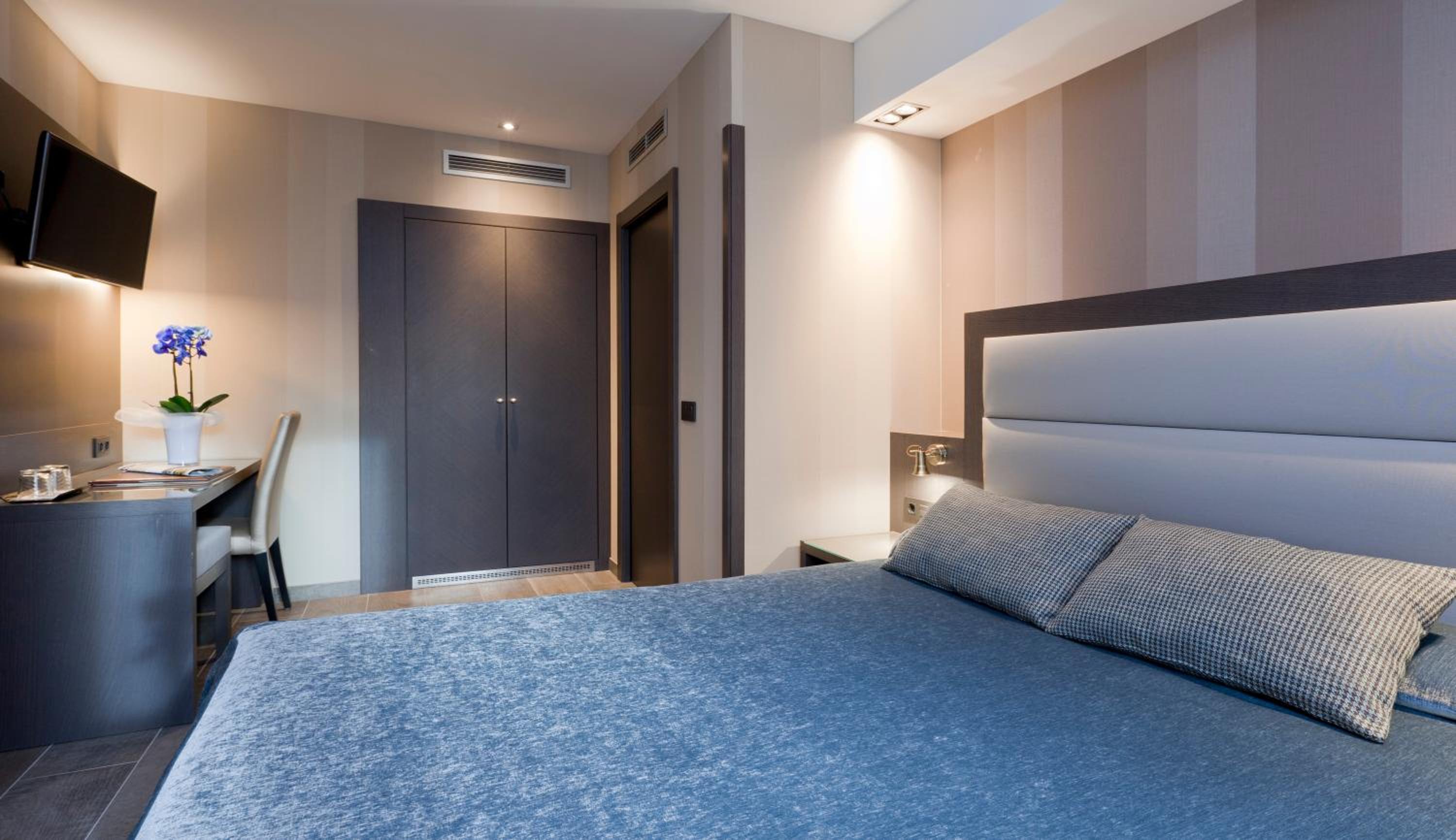 Double or Twin Room - Photo 4