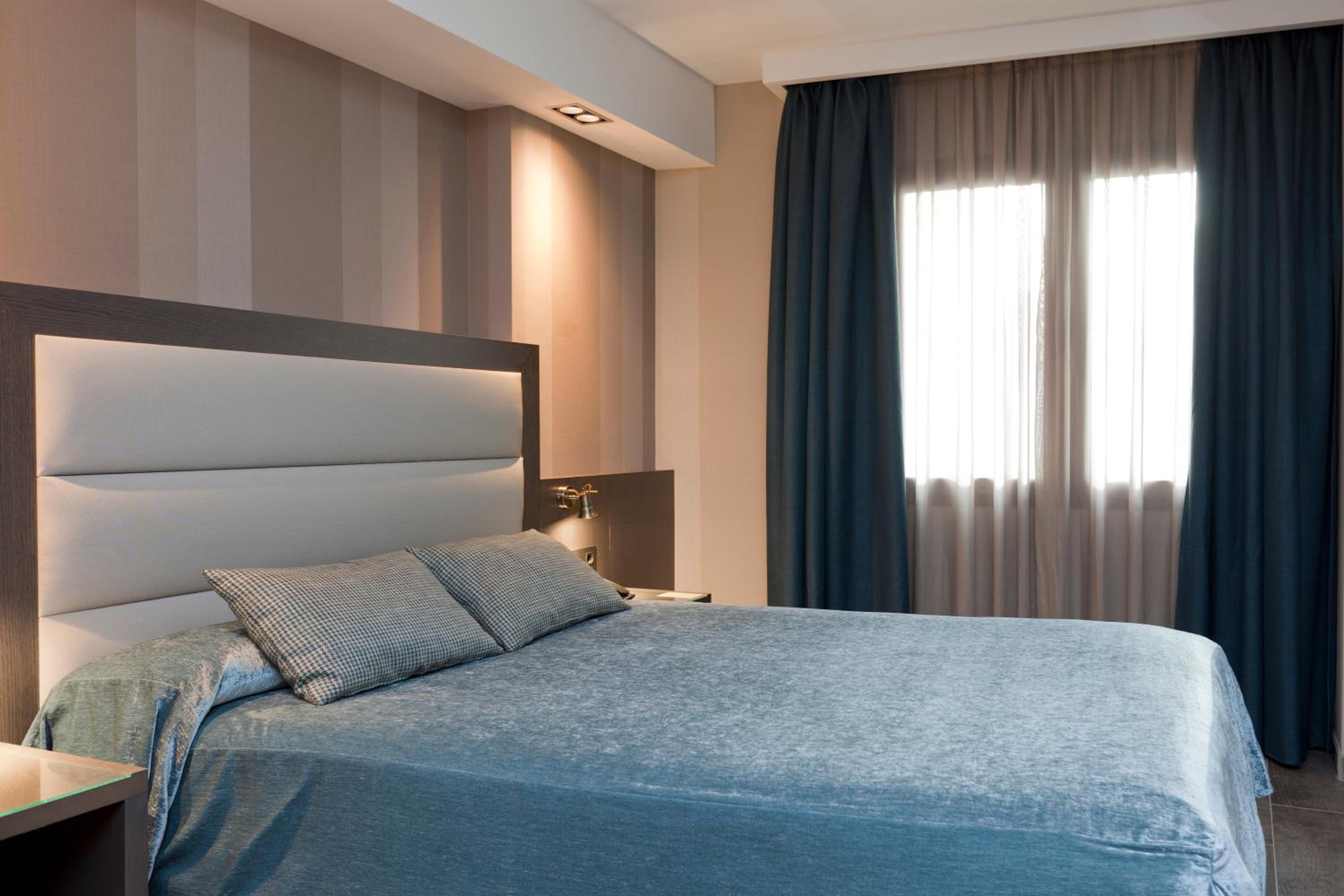 Double or Twin Room - Photo 5