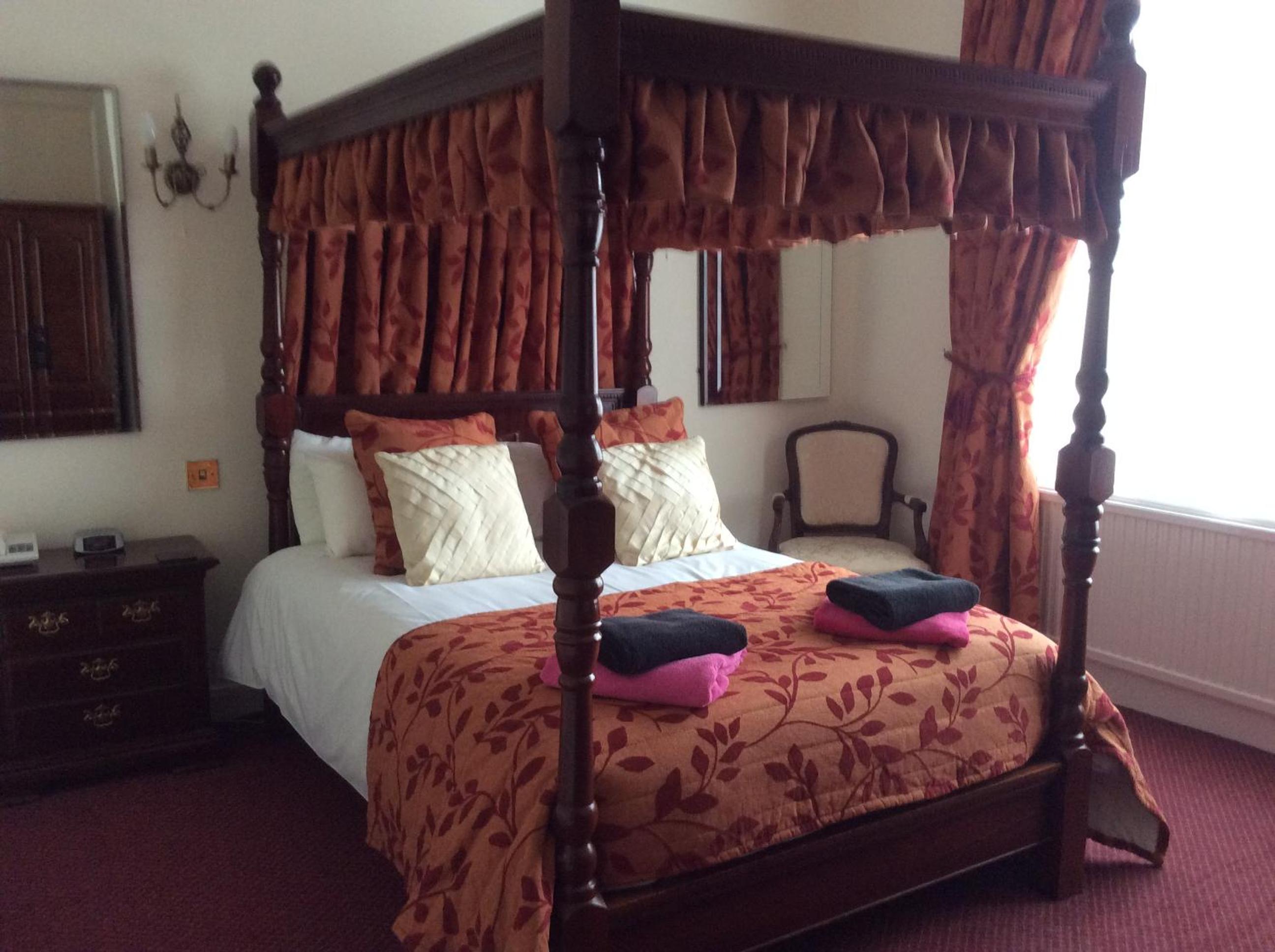 Executive Double Room with Four Poster Bed photo 3