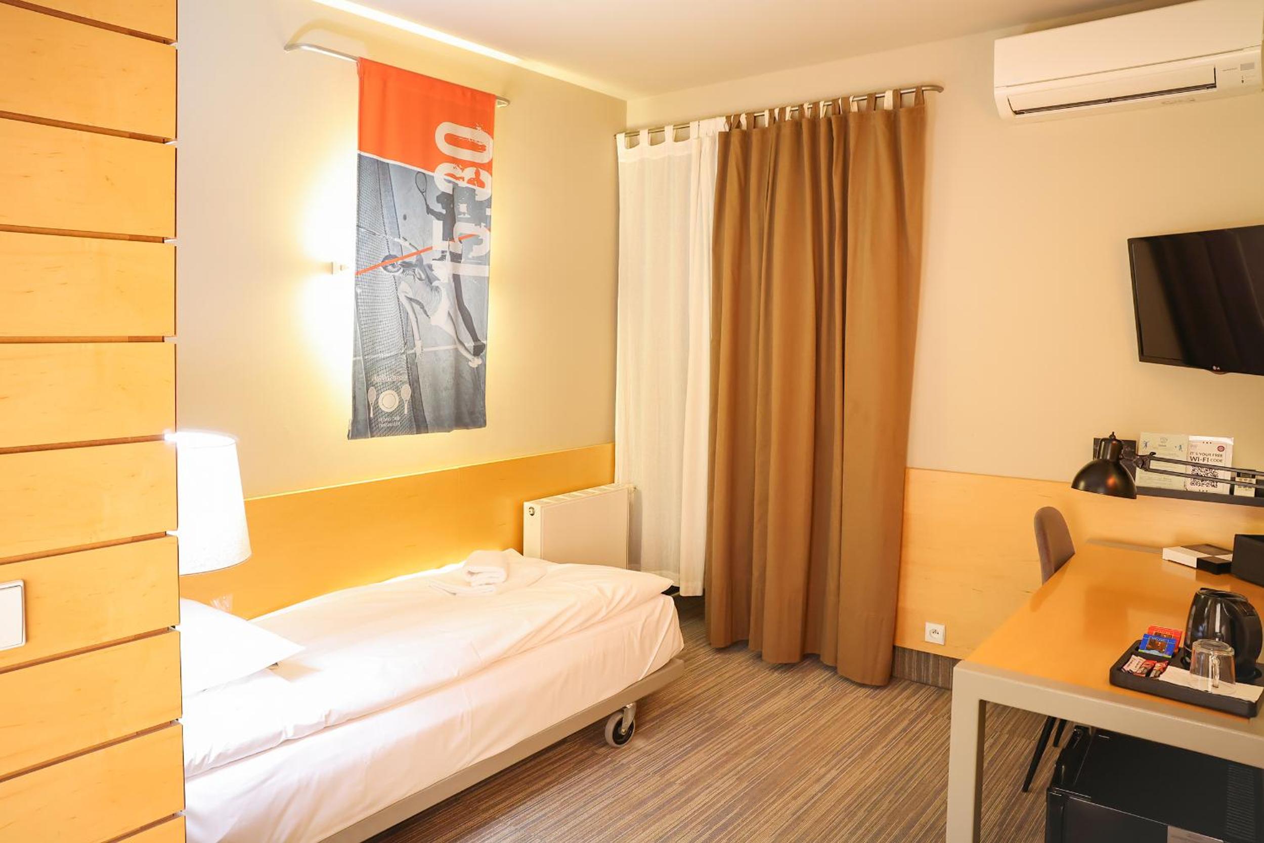 Standard Single Room with Shower photo 2