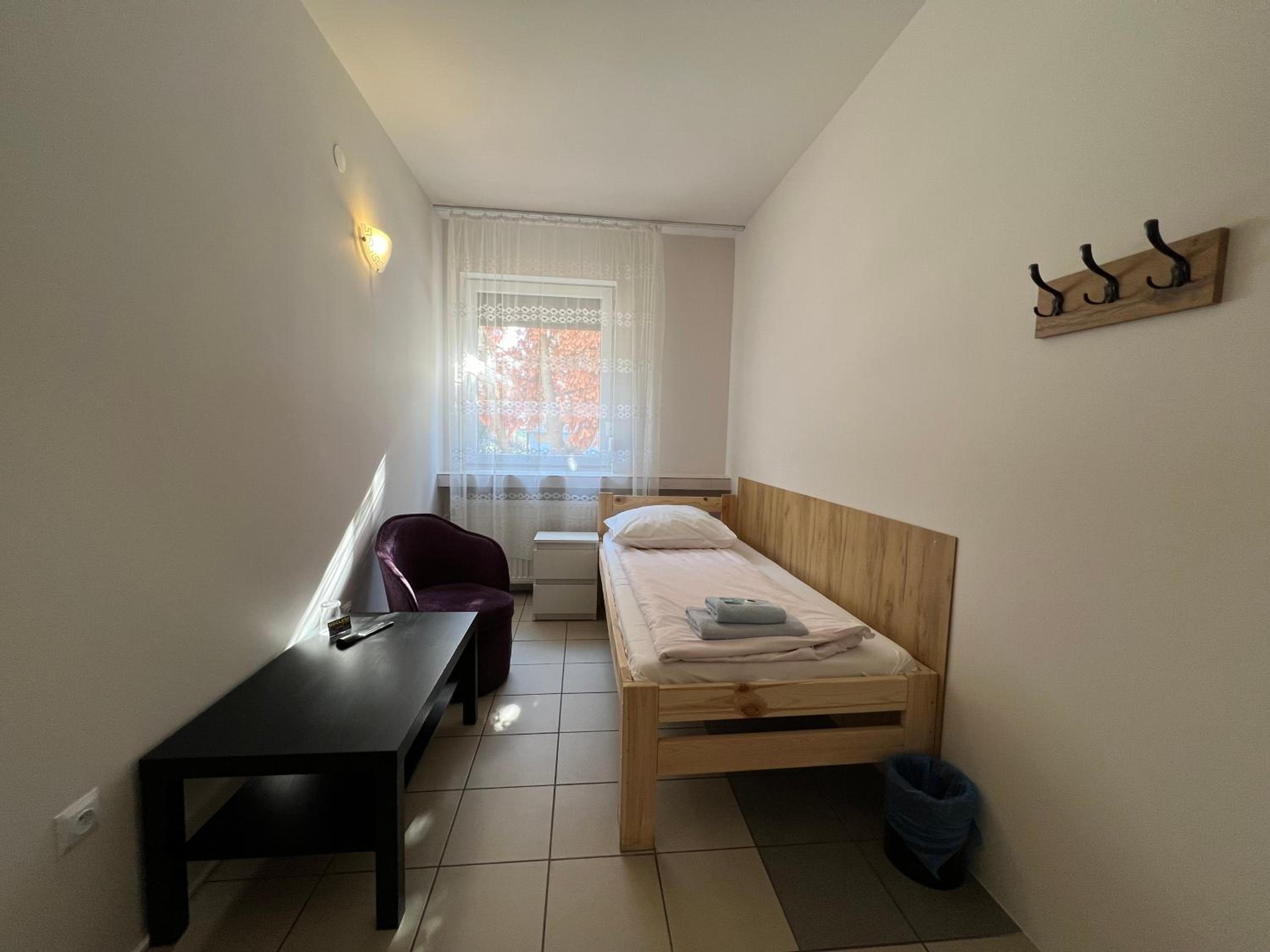 Single Room with Shared Shower and Toilet photo 2