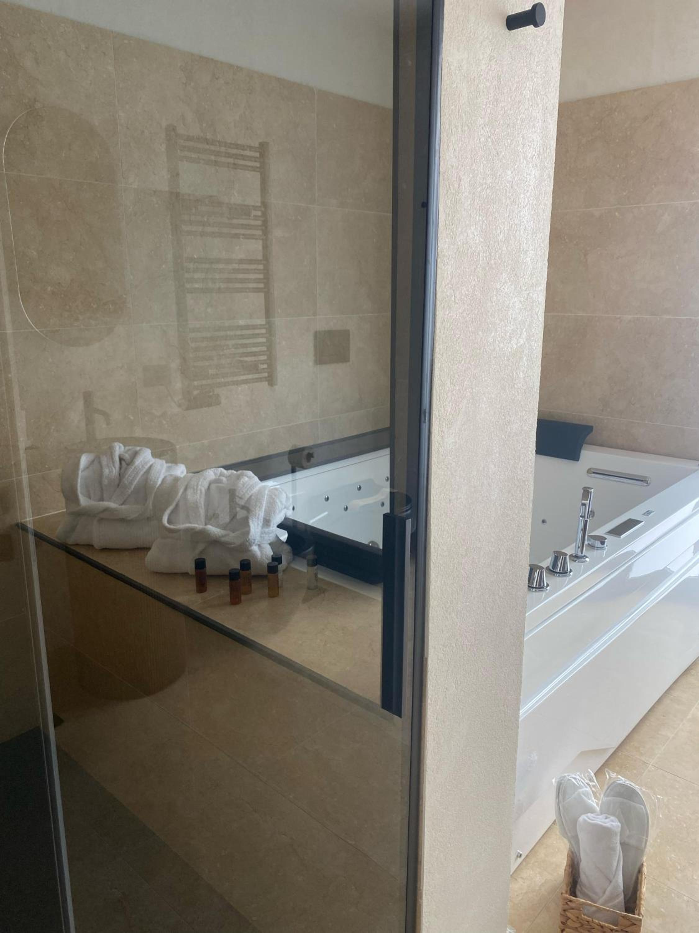 Suite with Spa Bath