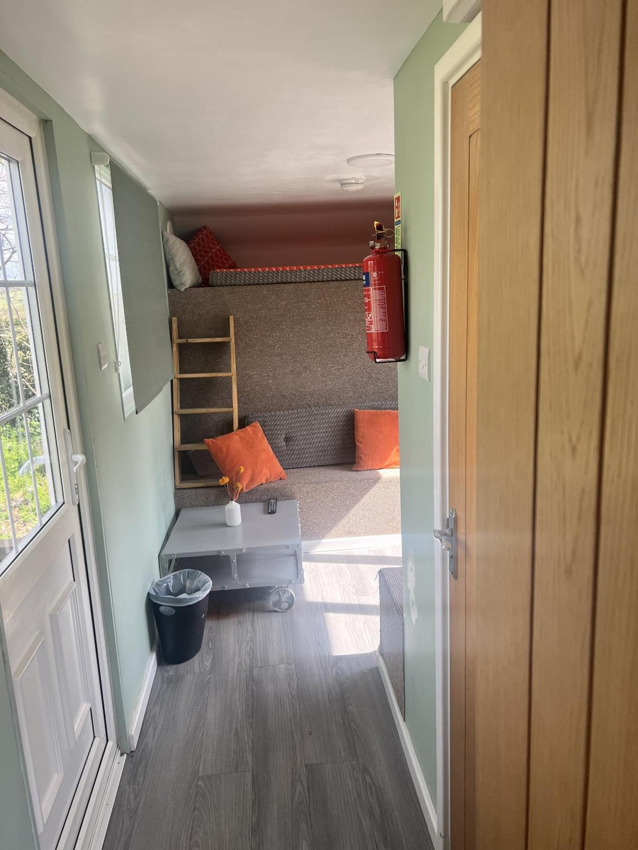 Mobile Home - Photo 3