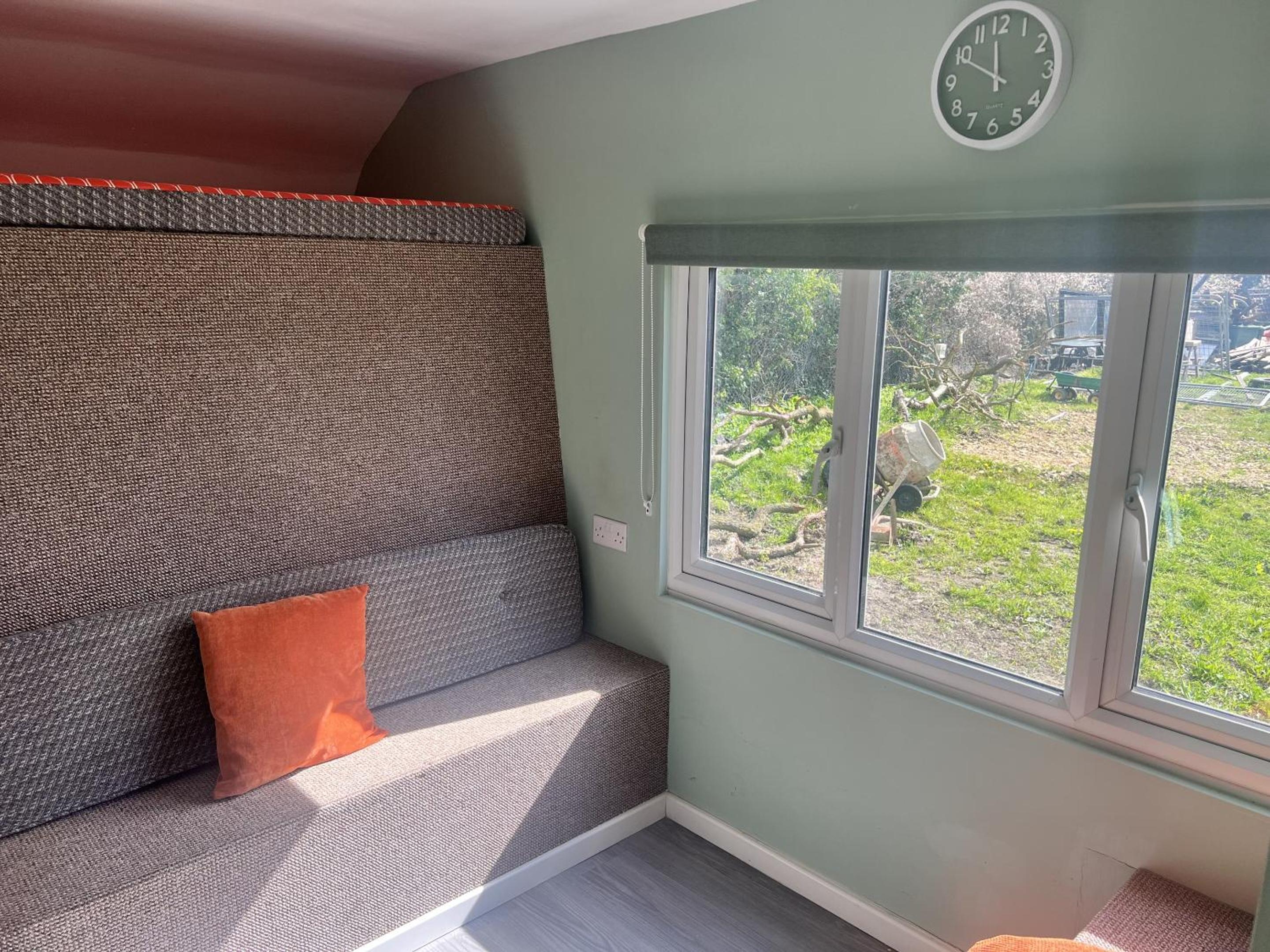 Mobile Home - Photo 5