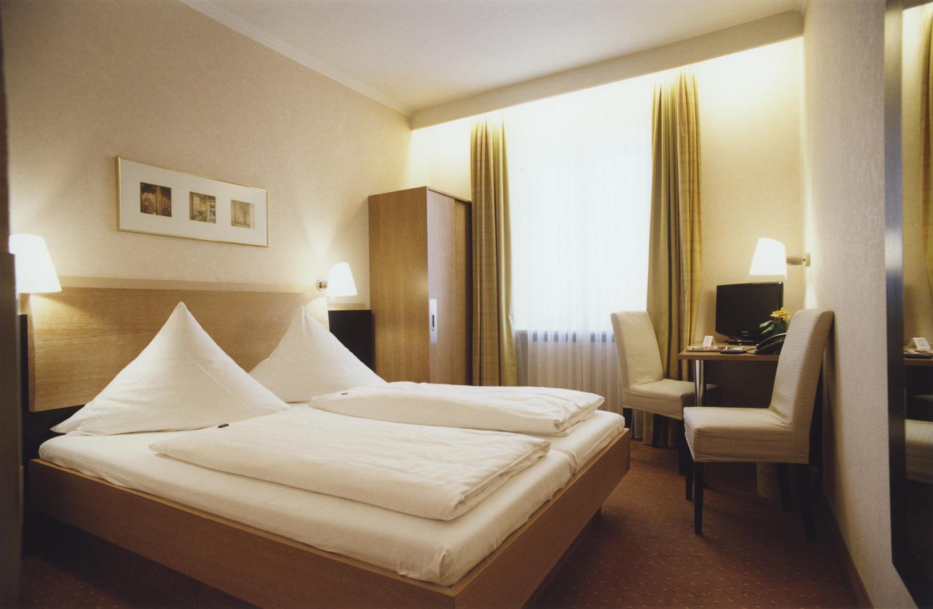 Standard Double or Twin Room photo 1