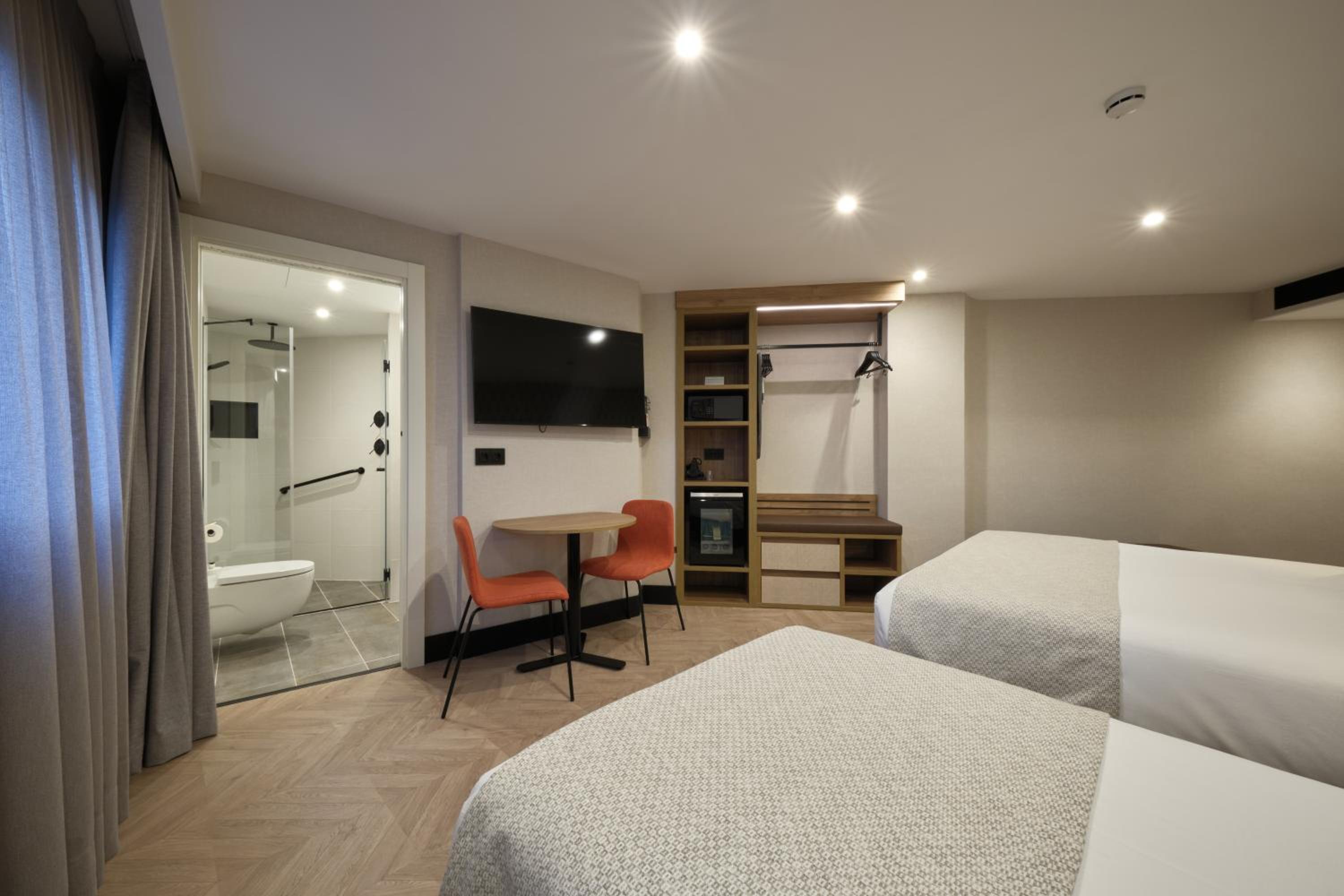 Superior Triple Room photo 3