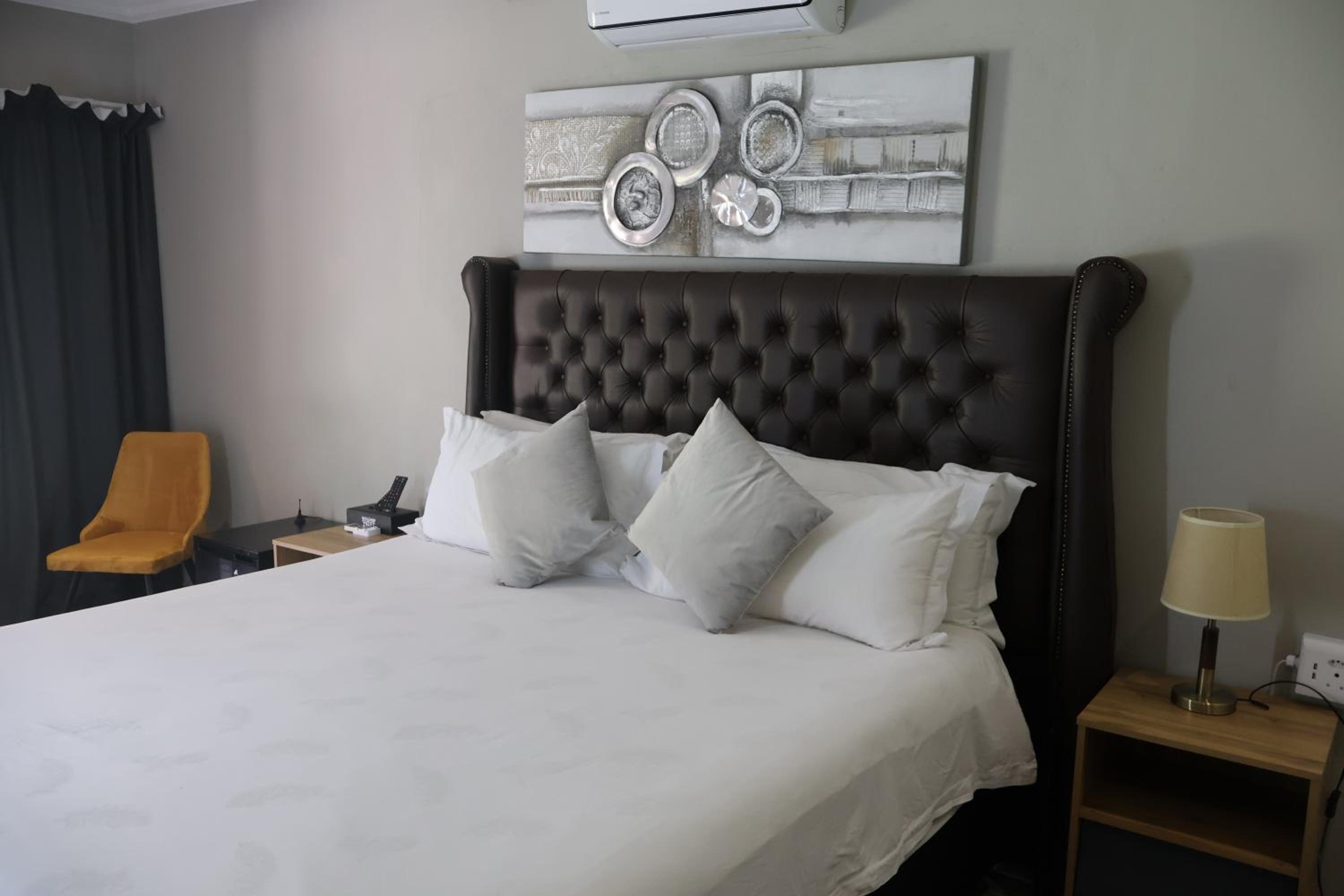 Luxury Queen Room