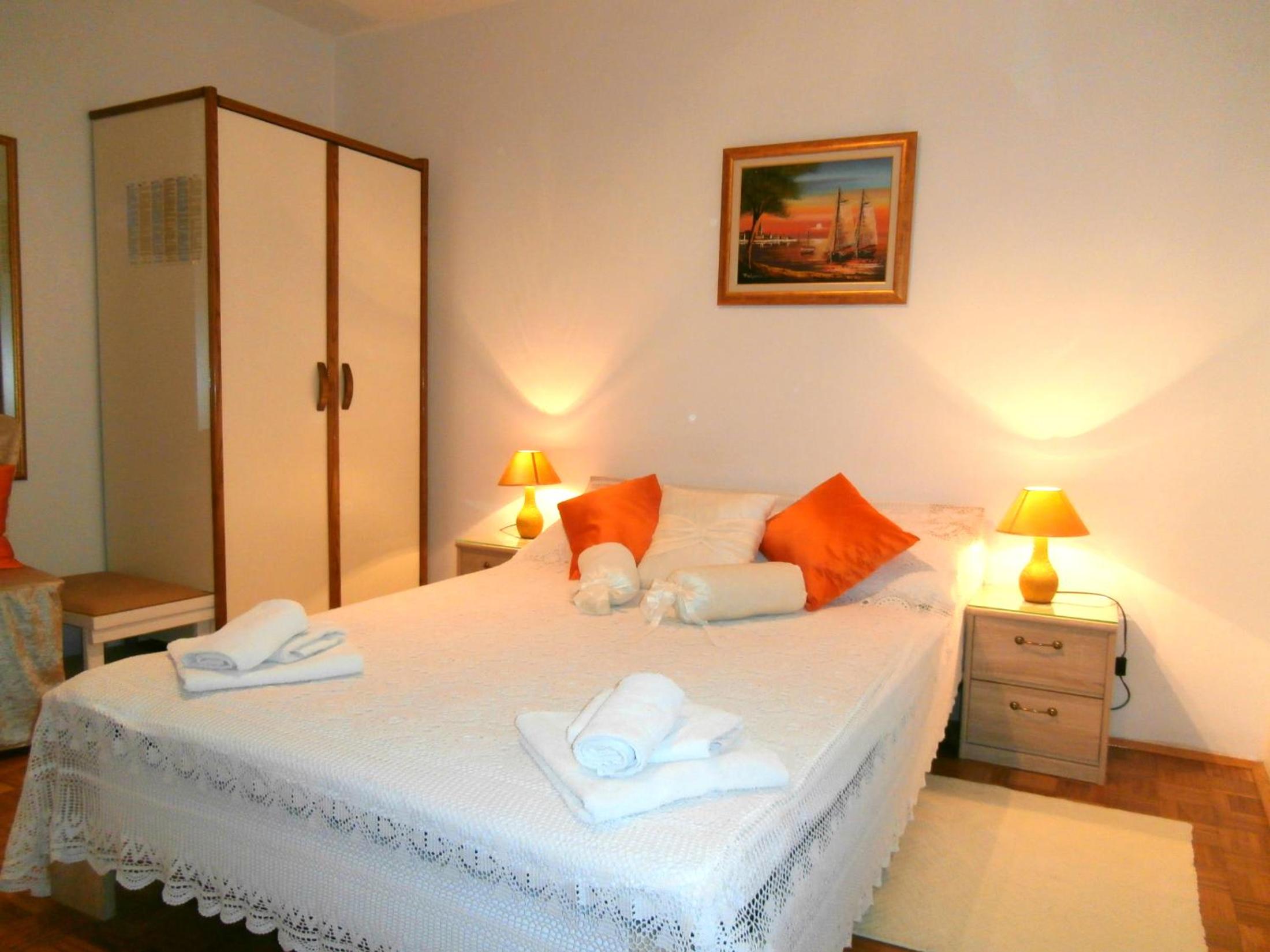 Double Room with Private Bathroom photo 1