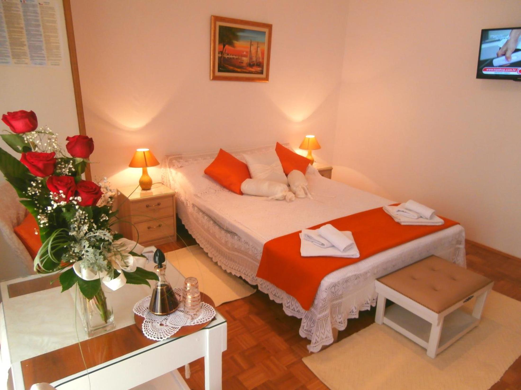 Double Room with Private Bathroom photo 2