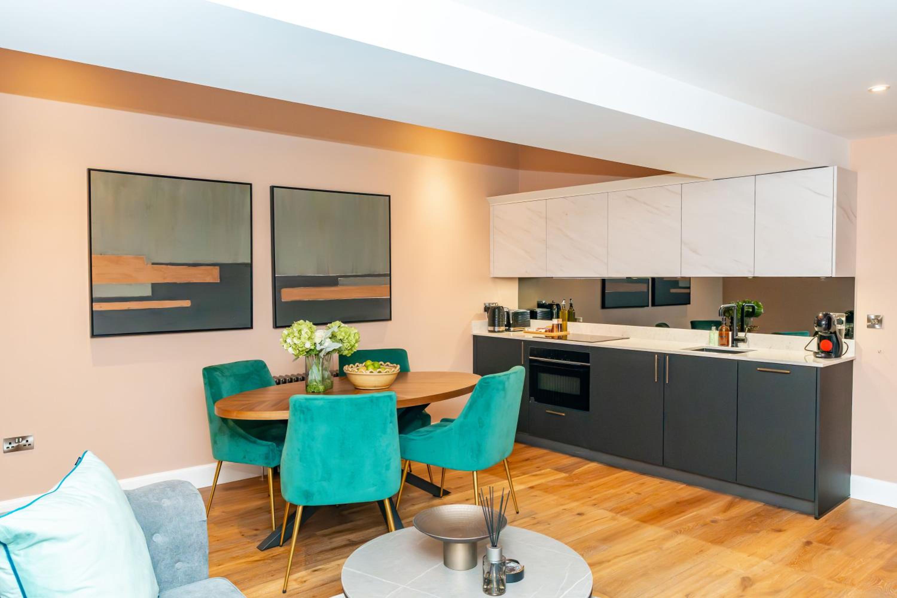 One-Bedroom Deluxe Apartment