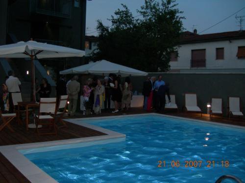 One-Bedroom Apartment (2 Adults) - Photo 2