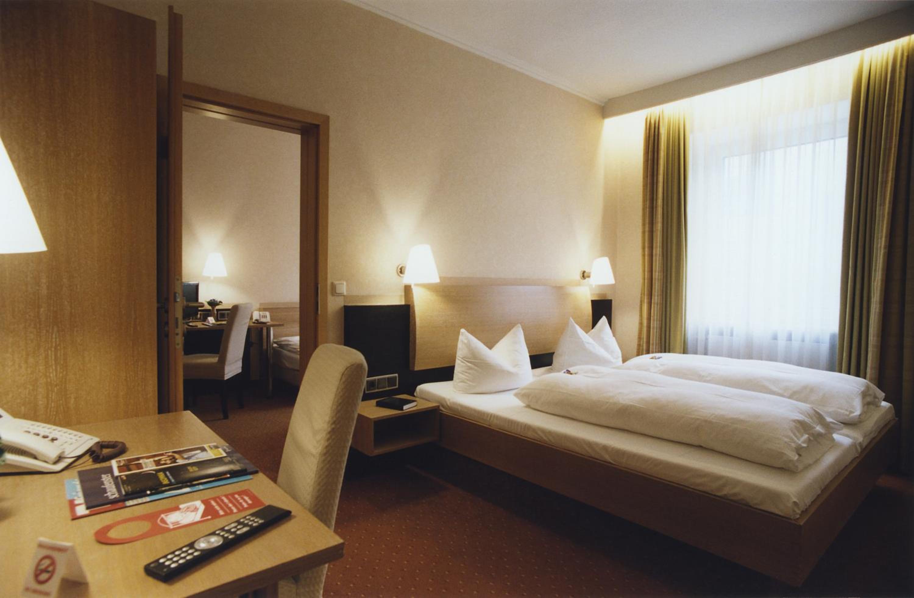 Standard Family Room with Connecting Door photo 1