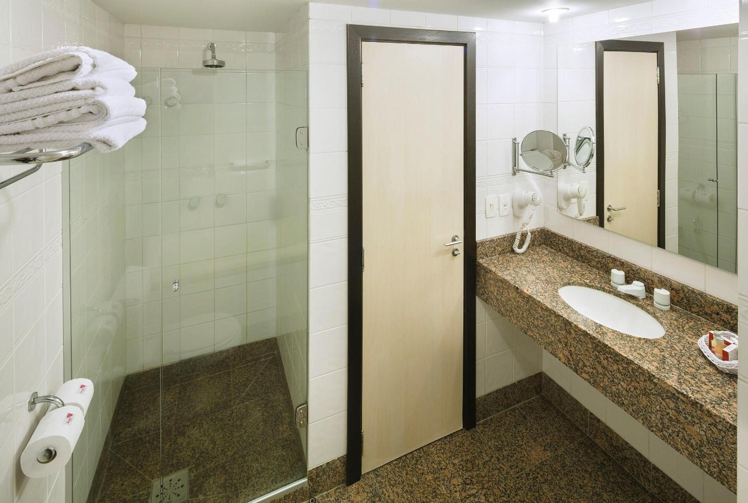 Standard Twin Room - Photo 4