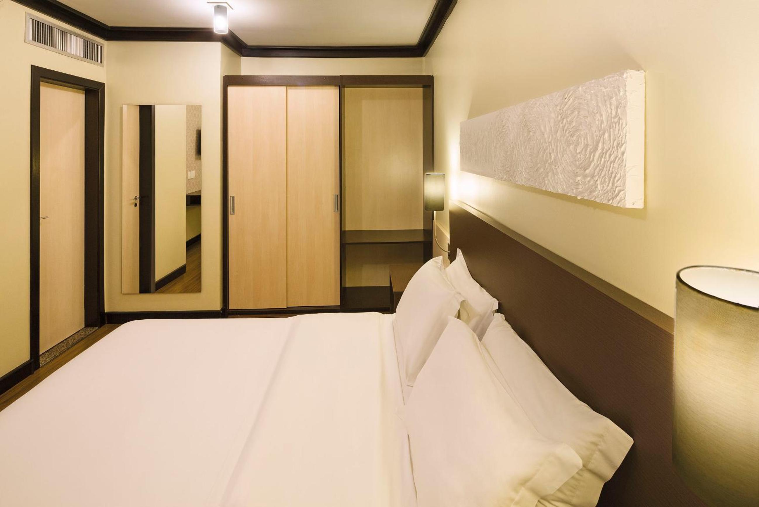 Suite - Photo 2