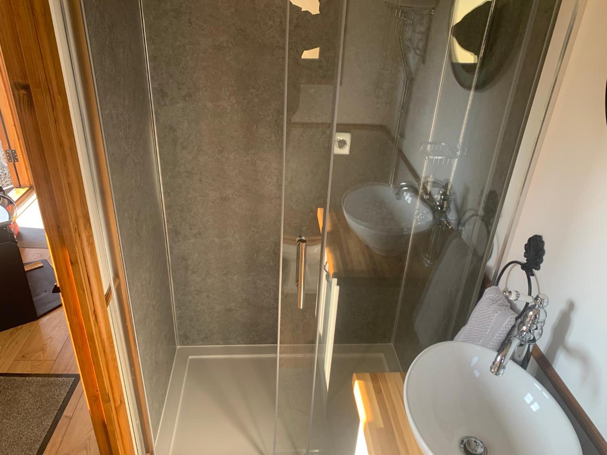 Luxurious Shepherd's Hut photo 2