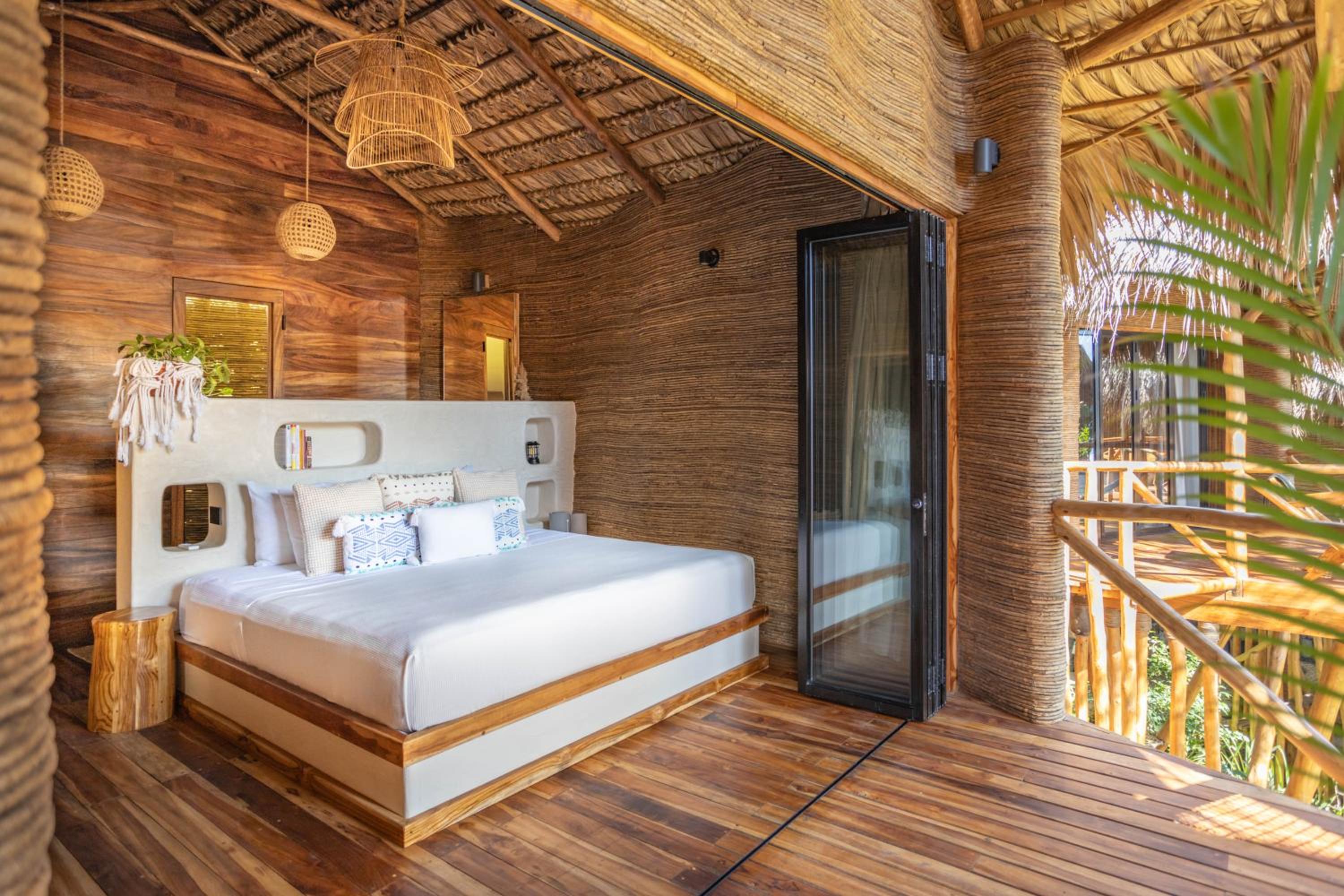 Deluxe One-Bedroom Apartment with Ocean View