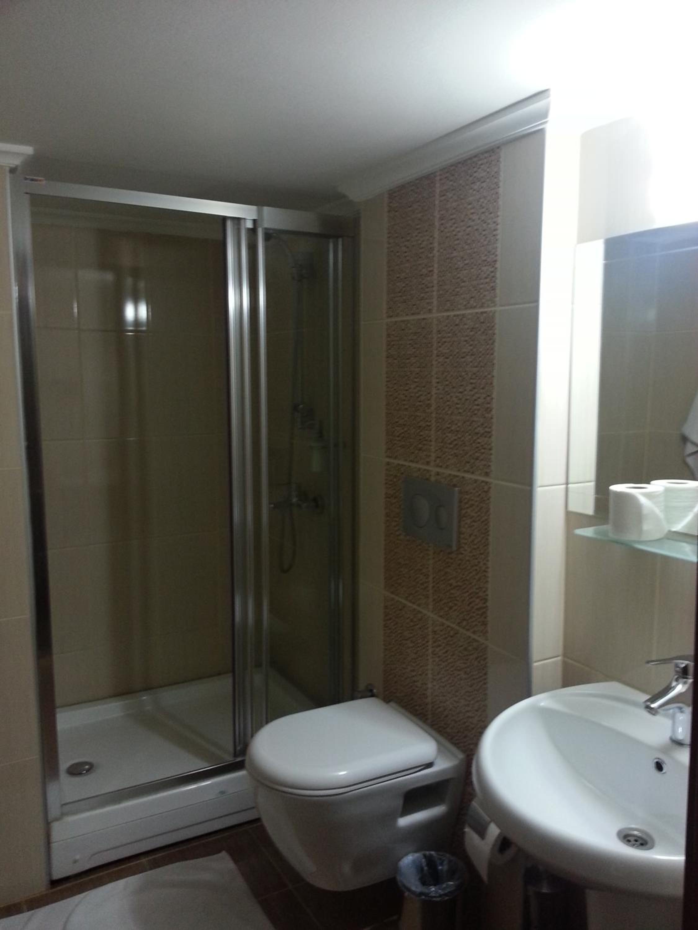 Double or Twin Room - Photo 4
