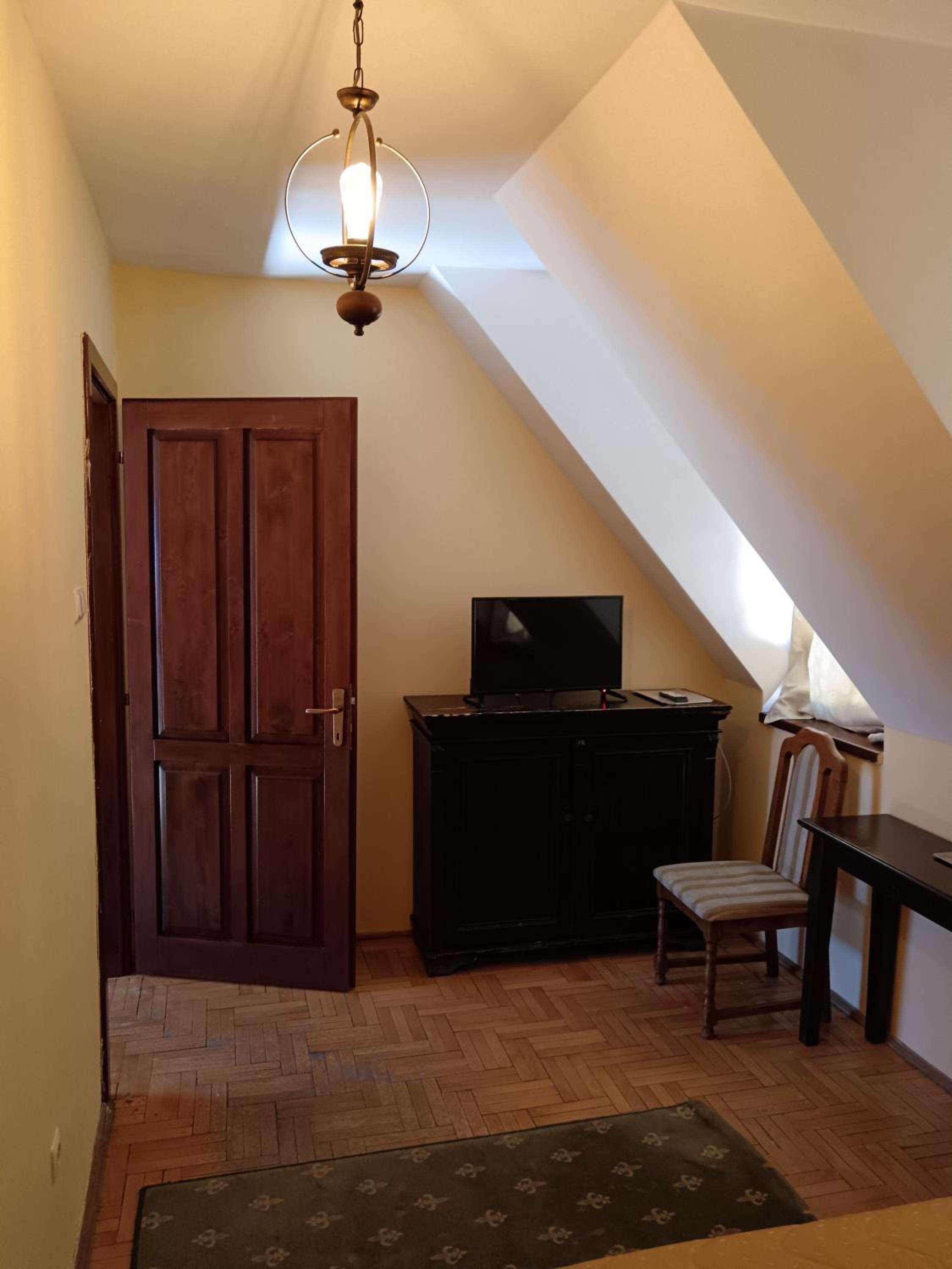 Economy Double Room photo 3