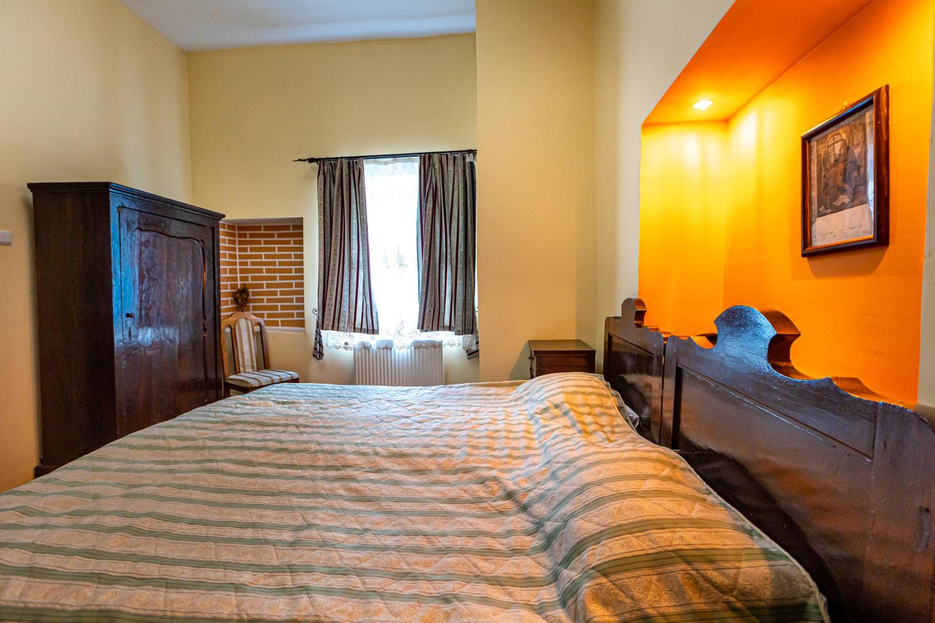 Economy Double Room photo 1