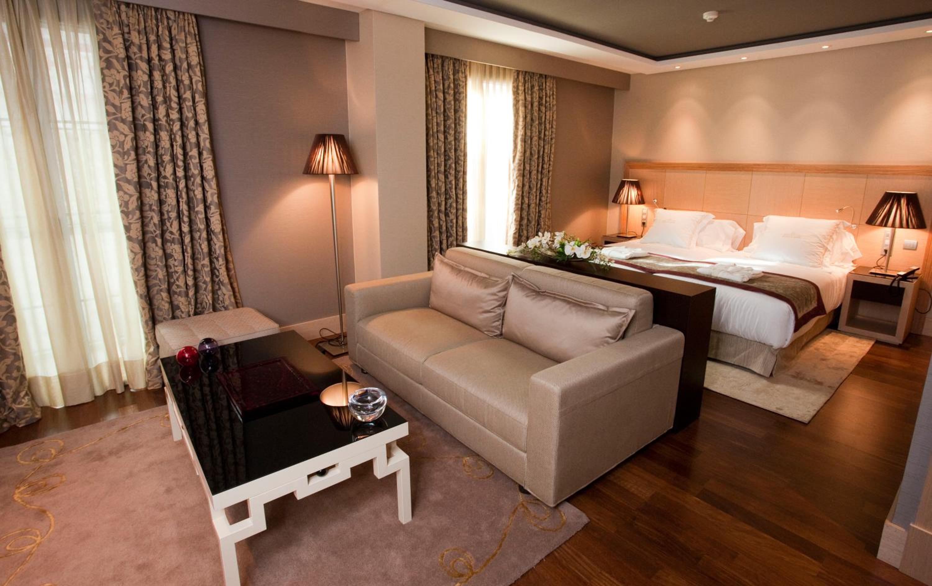Deluxe Suite - Photo 2
