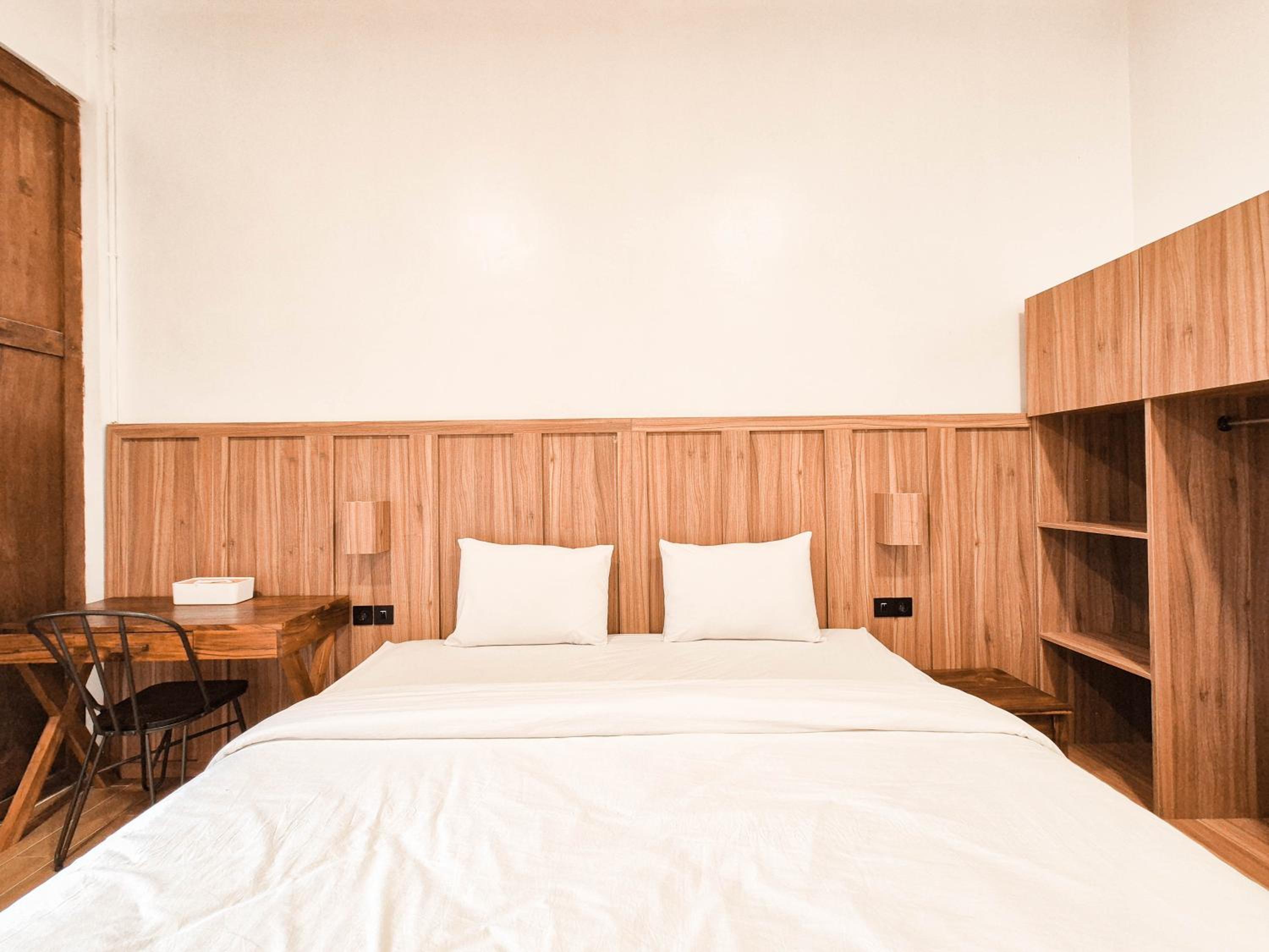 Superior King Room - Photo 7