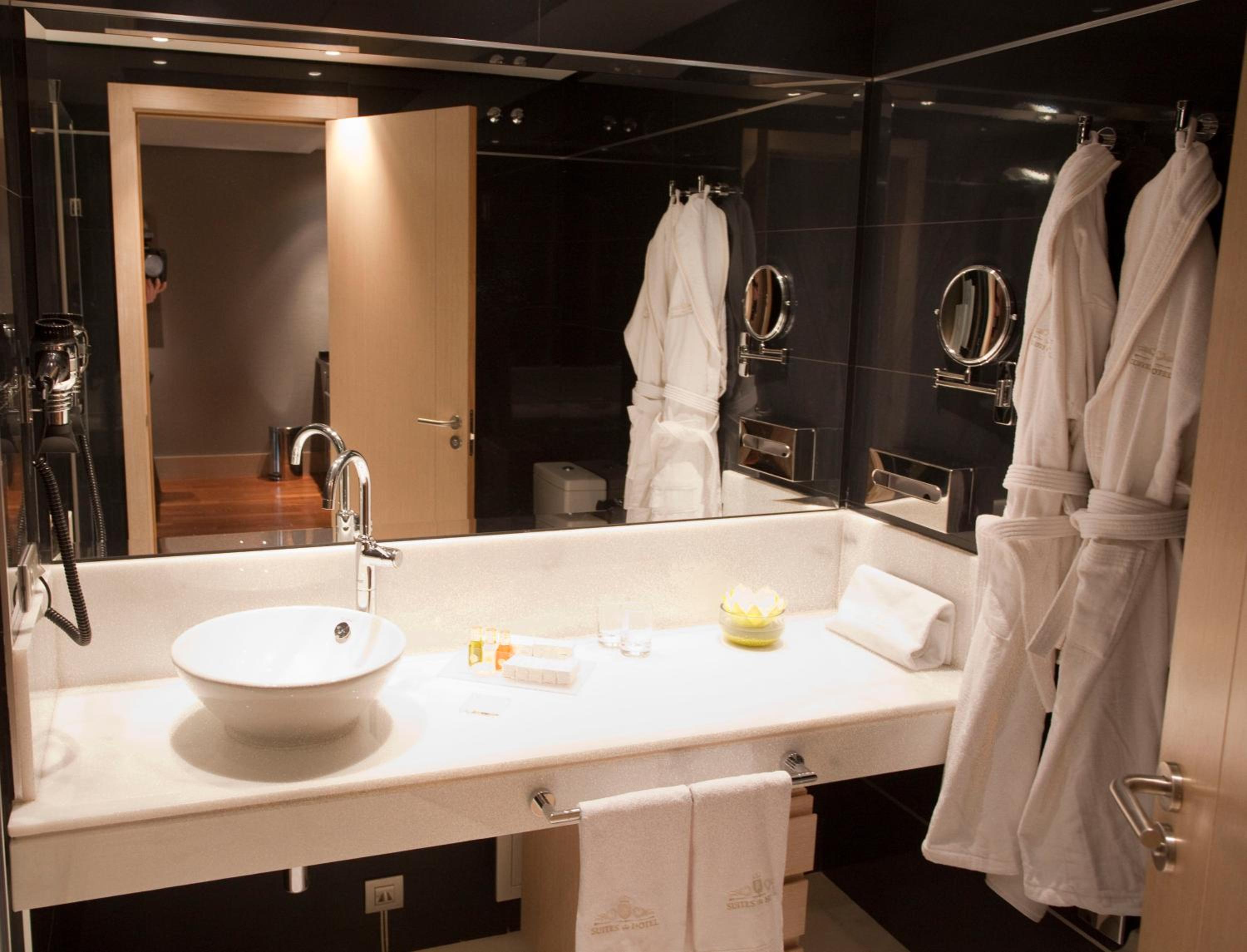 Deluxe Suite - Photo 10