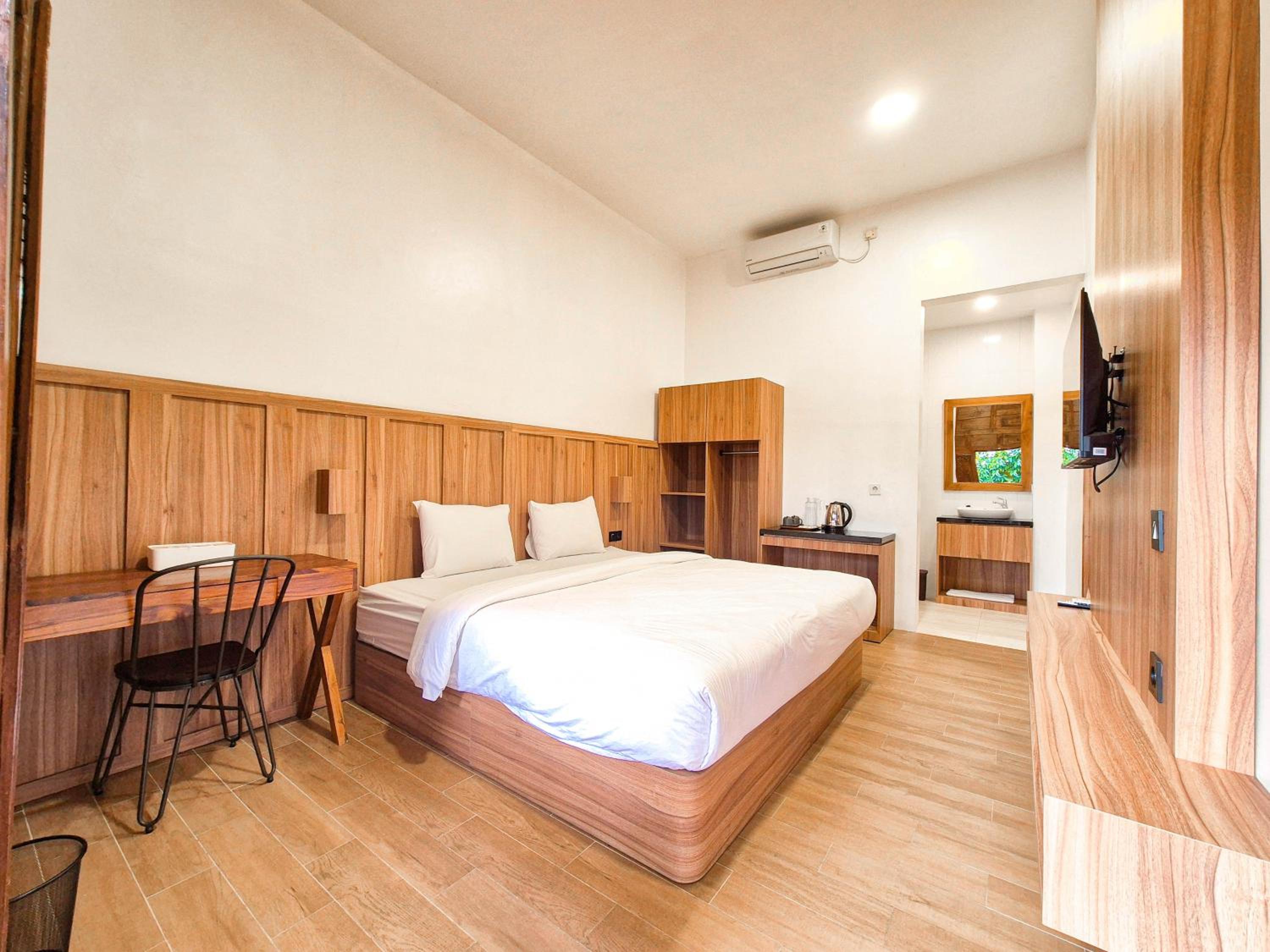 Superior King Room - Photo 8