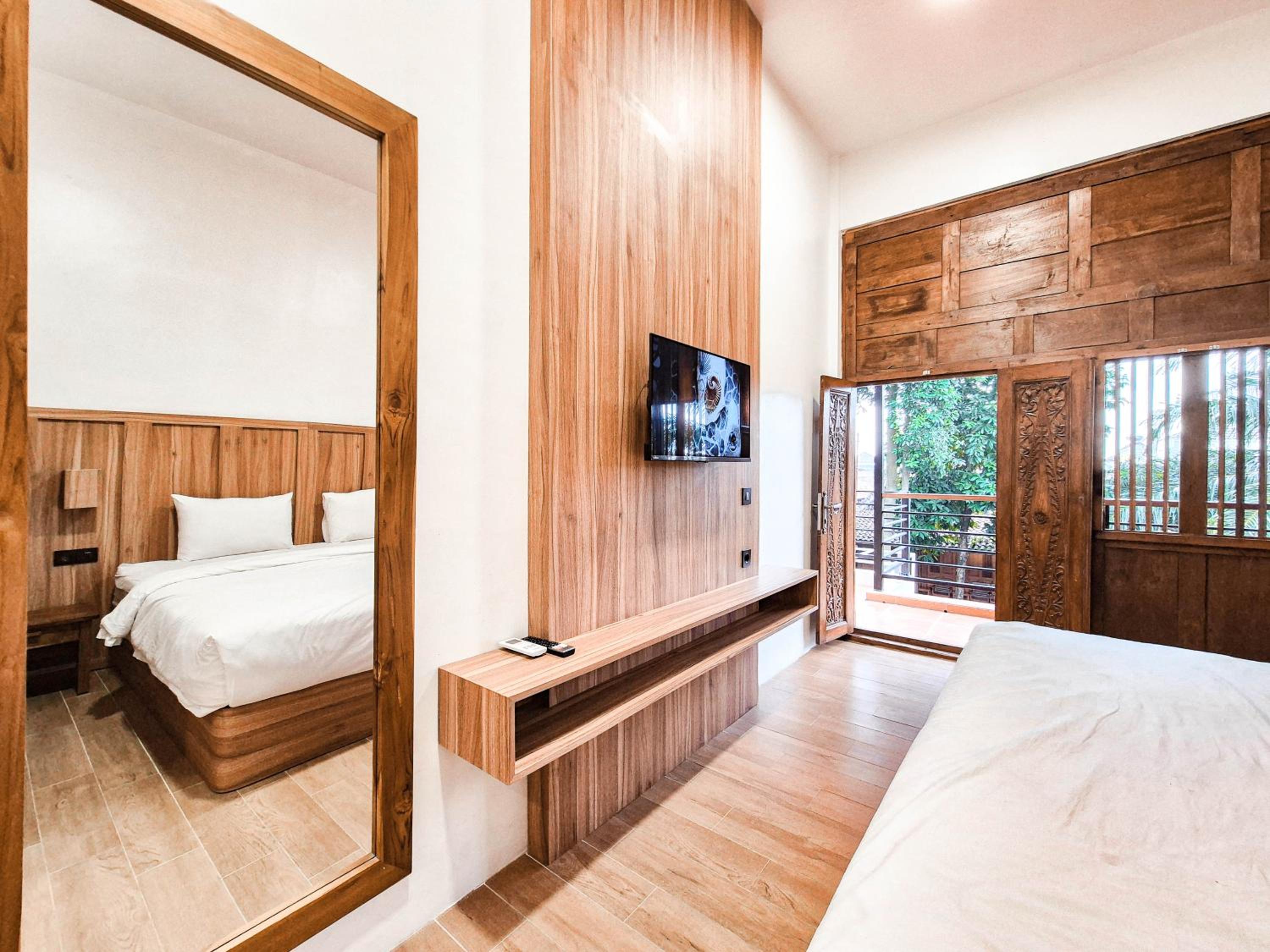 Superior King Room - Photo 12
