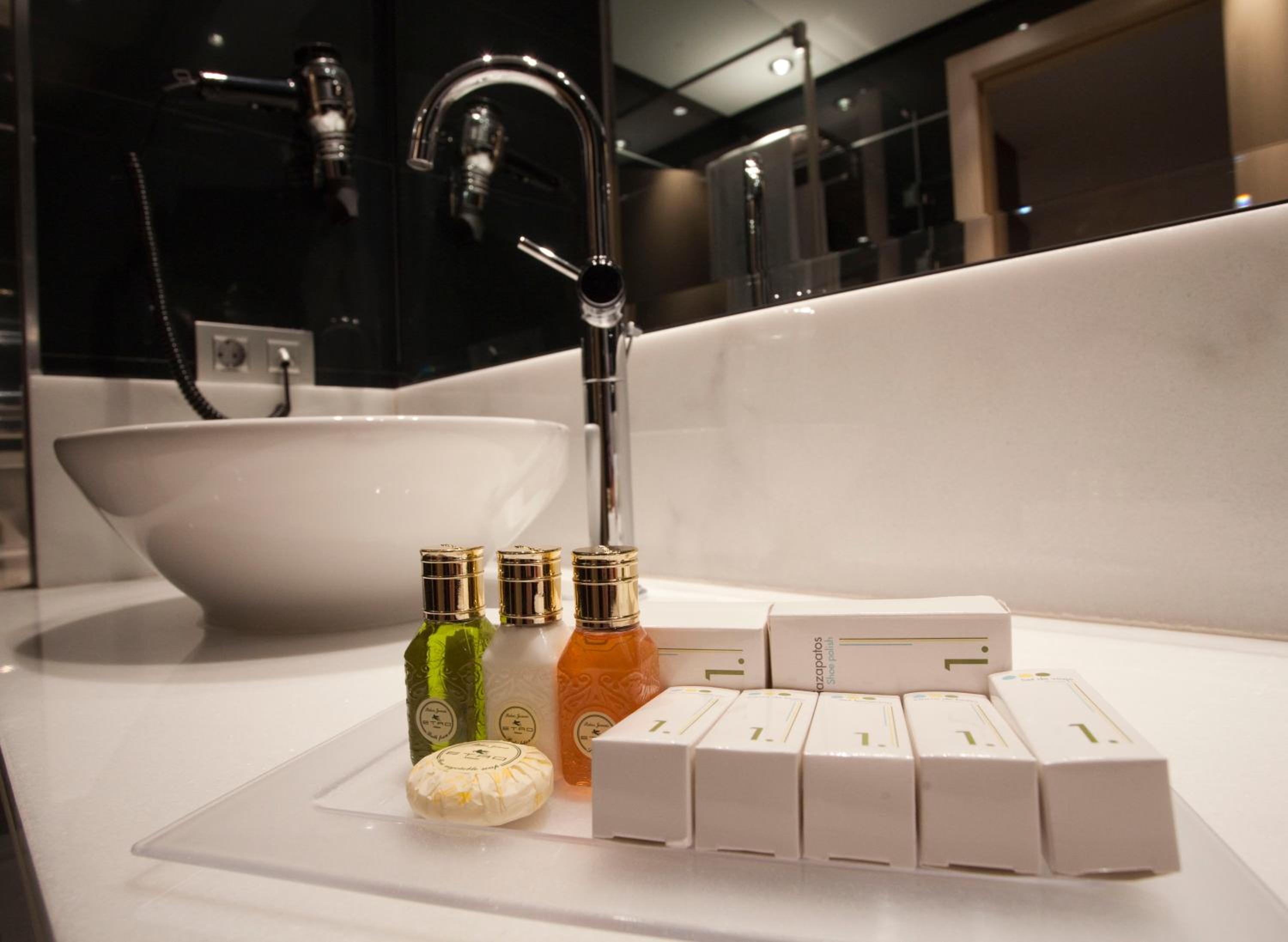 Deluxe Suite - Photo 12