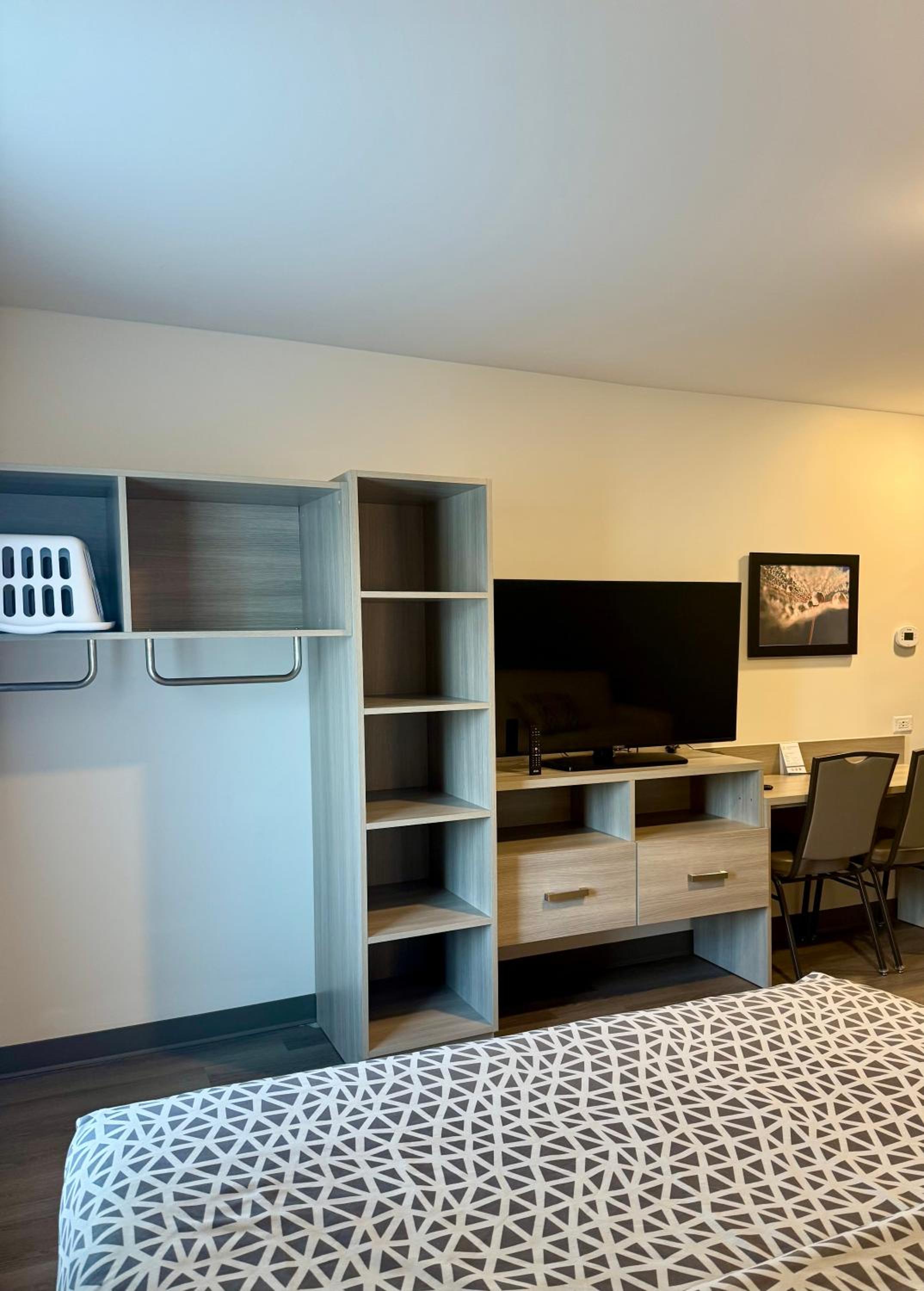 QUEEN SUITE W/ SOFA and DISHWASHER photo 3