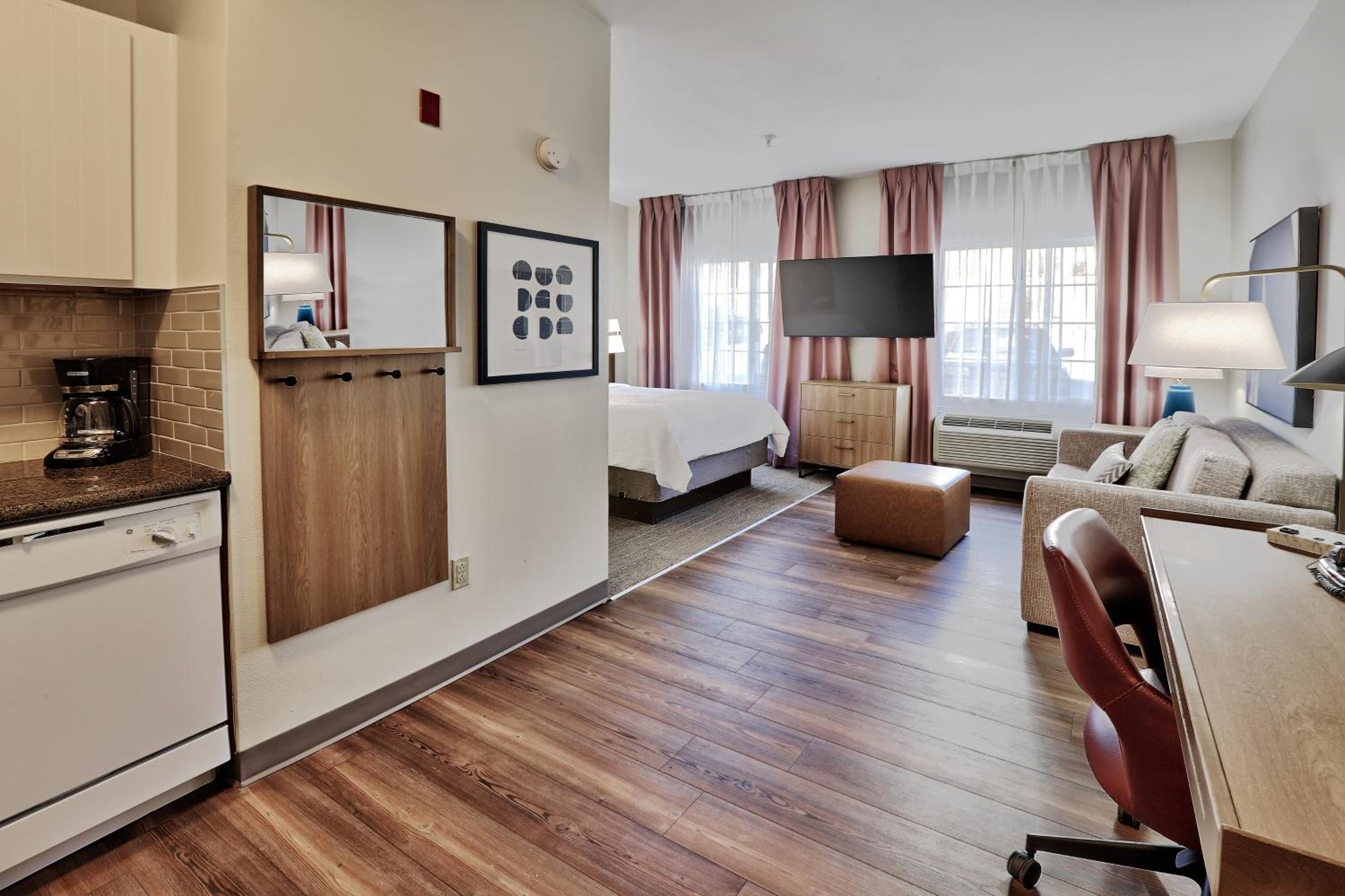 Studio Suite - Photo 2