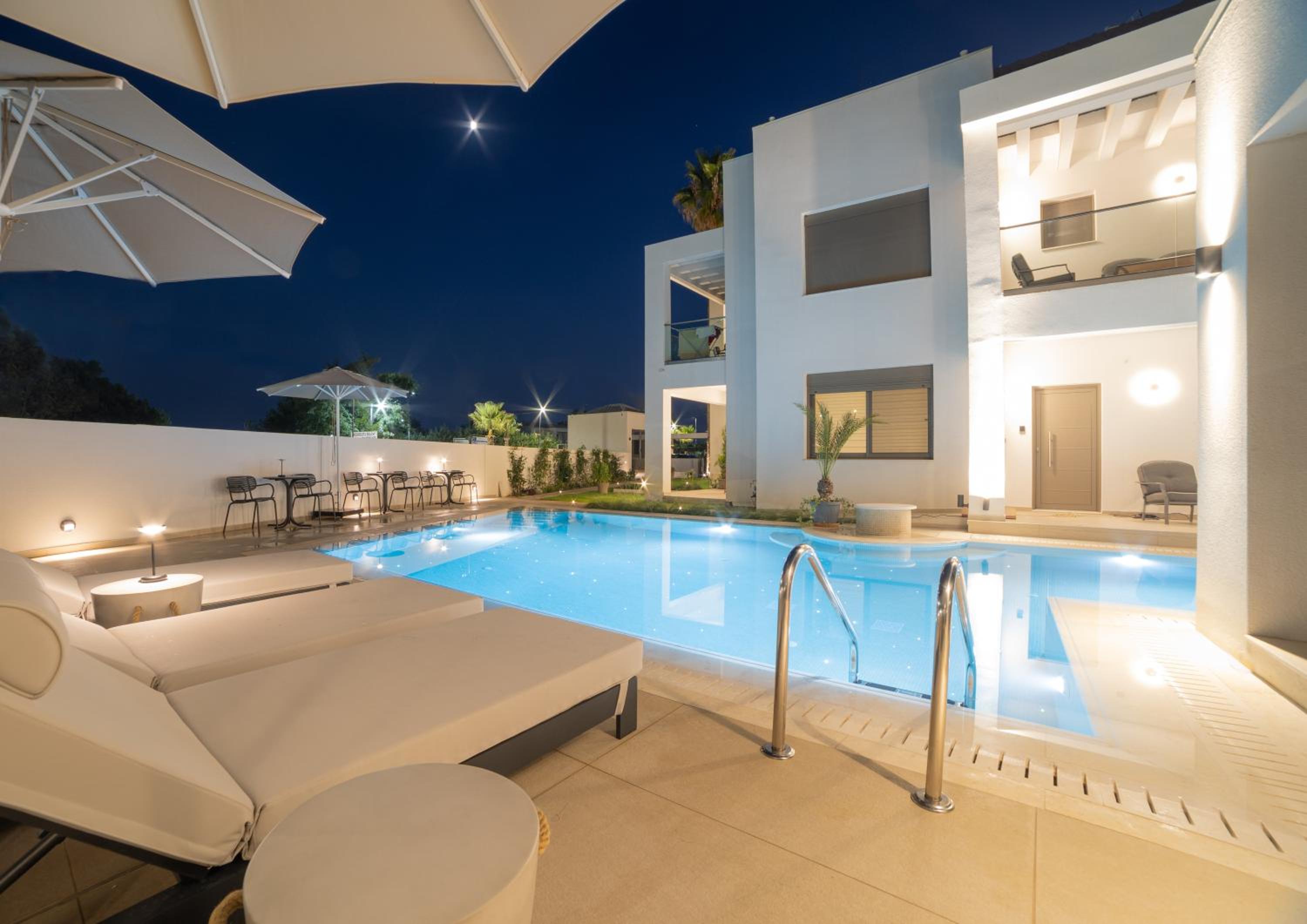 King Suite with Pool View photo 1