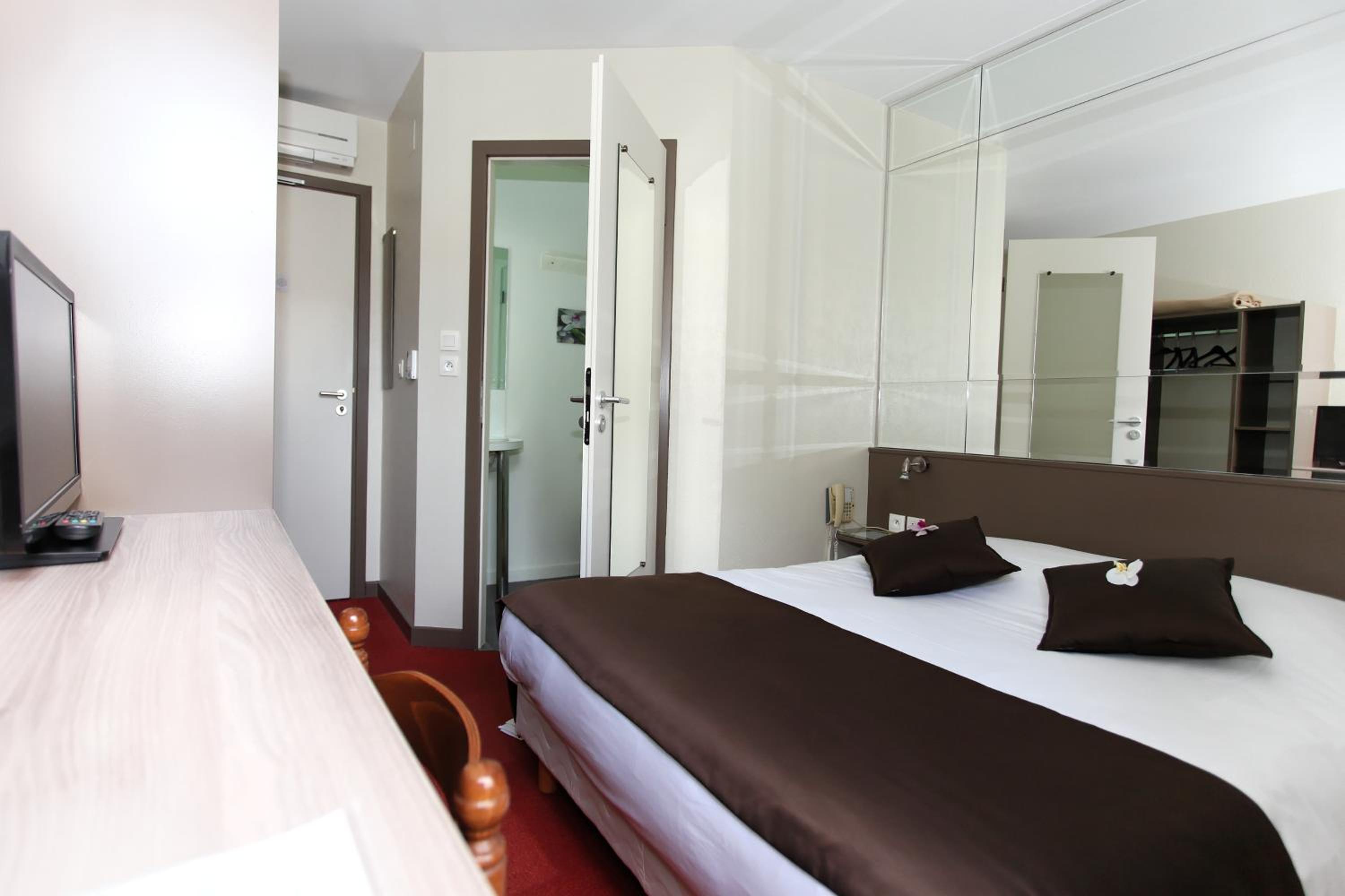 Standard Double Room - Photo 4