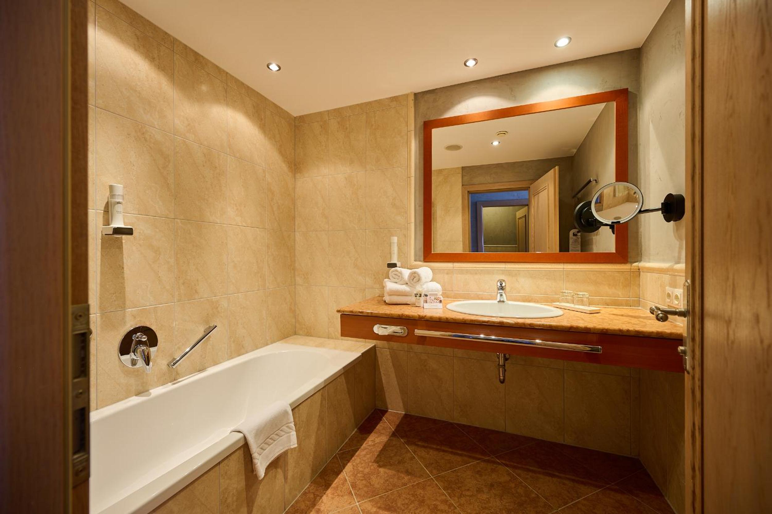 Deluxe Room - Photo 3