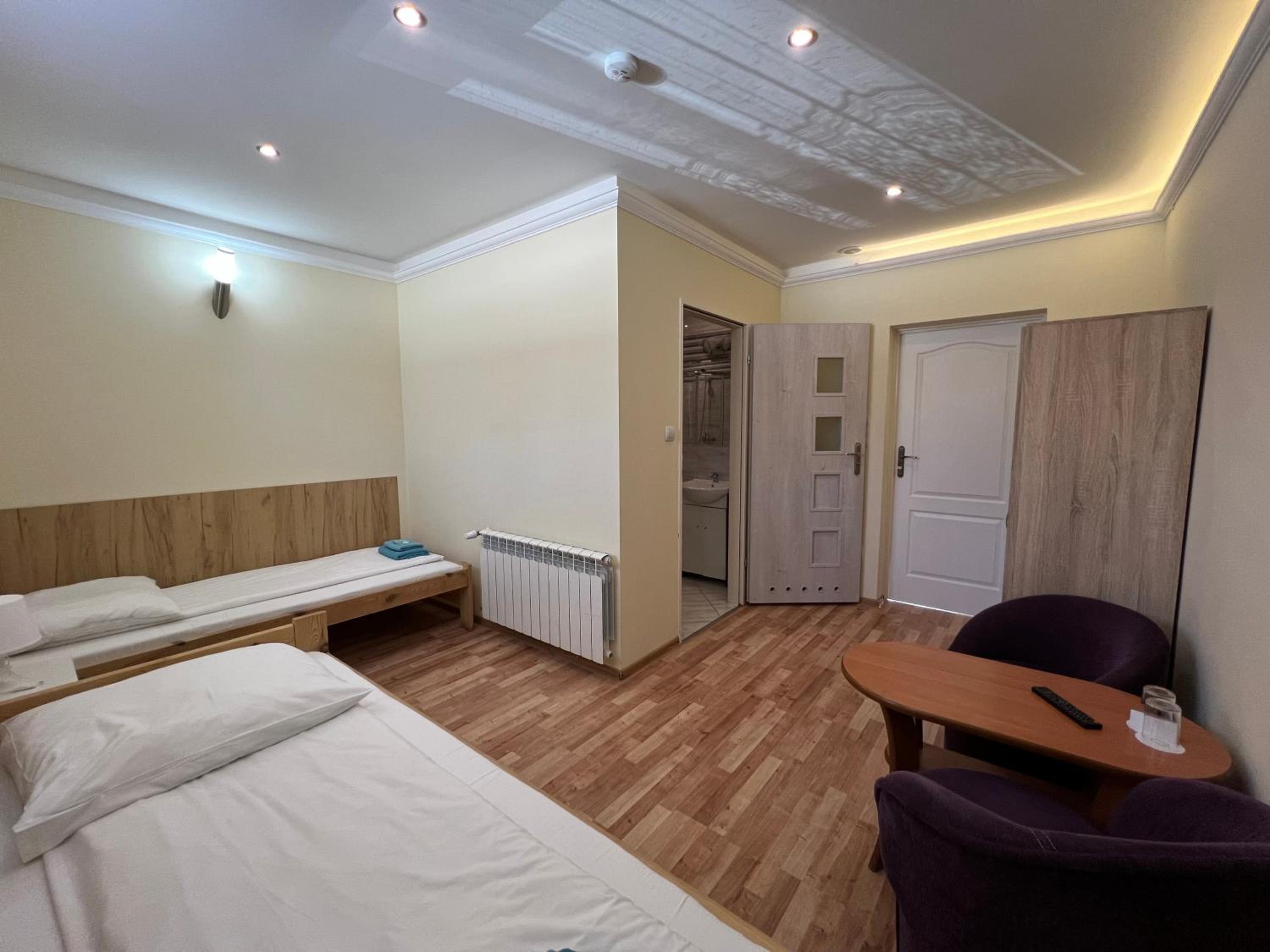 Large Twin Room photo 2