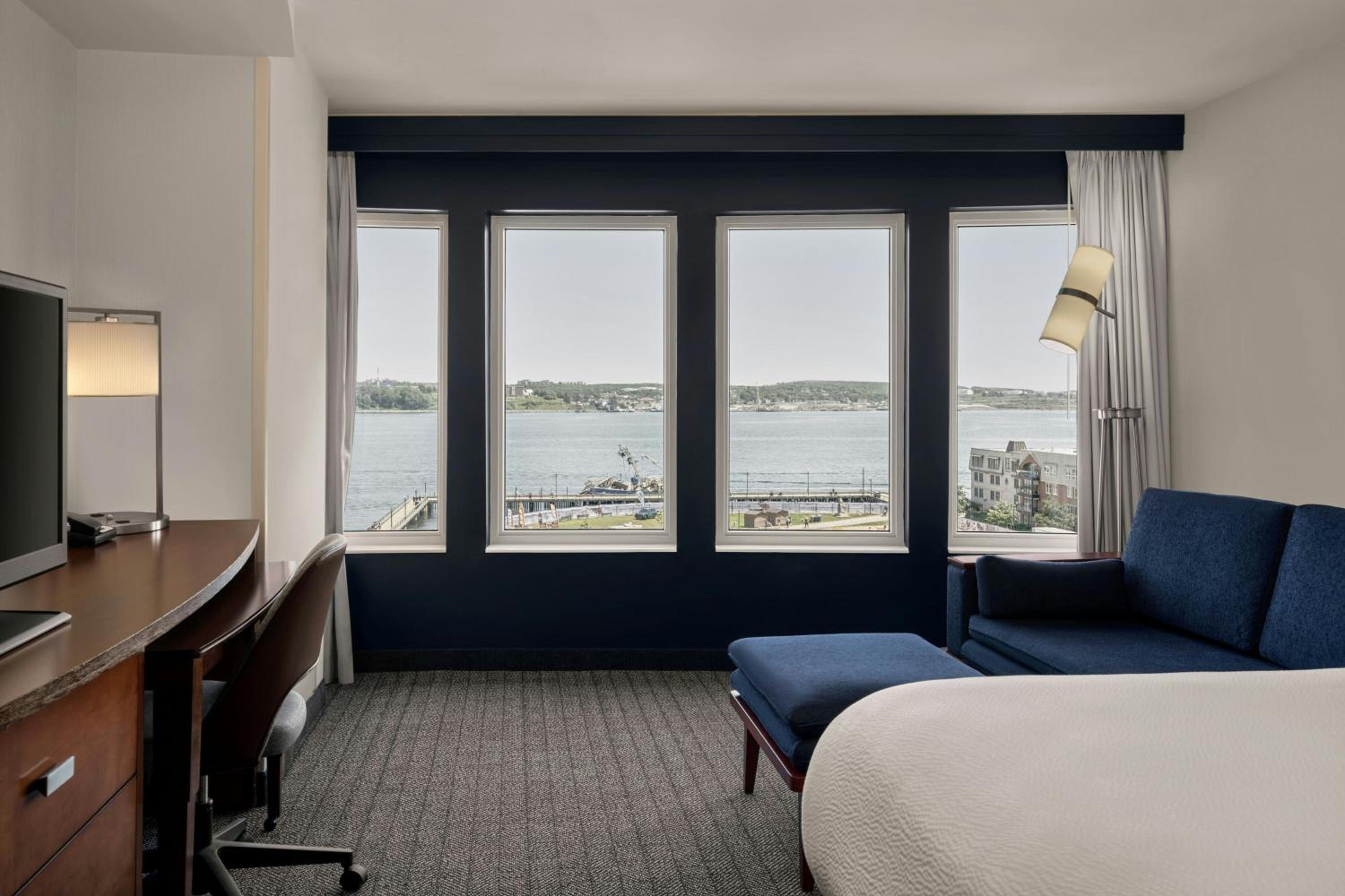 King Room with Water View and Sofa Bed - Photo 1