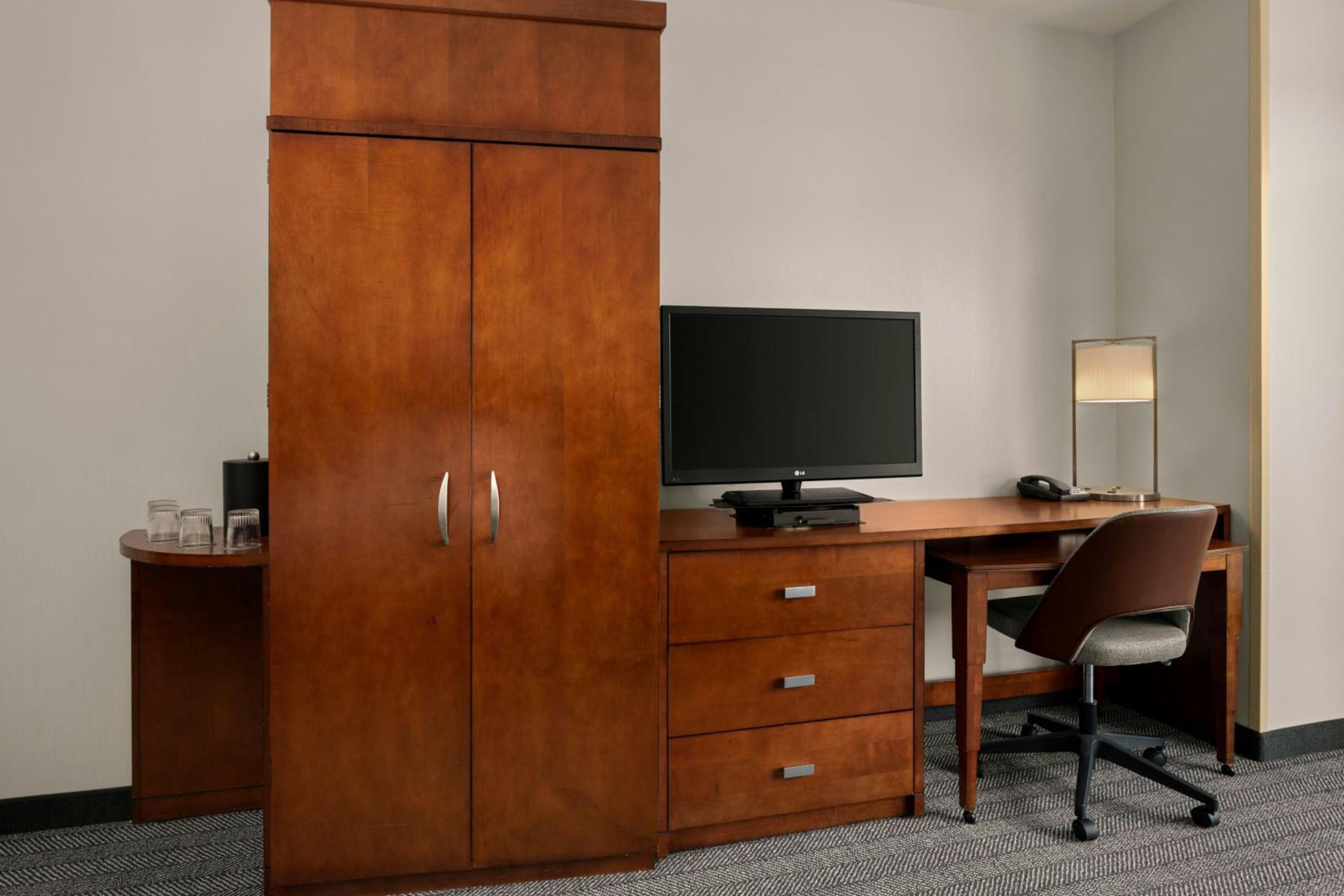 Queen Room with Two Queen Beds and Bathtub - Mobility Access/Hearing Accessible - Photo 2