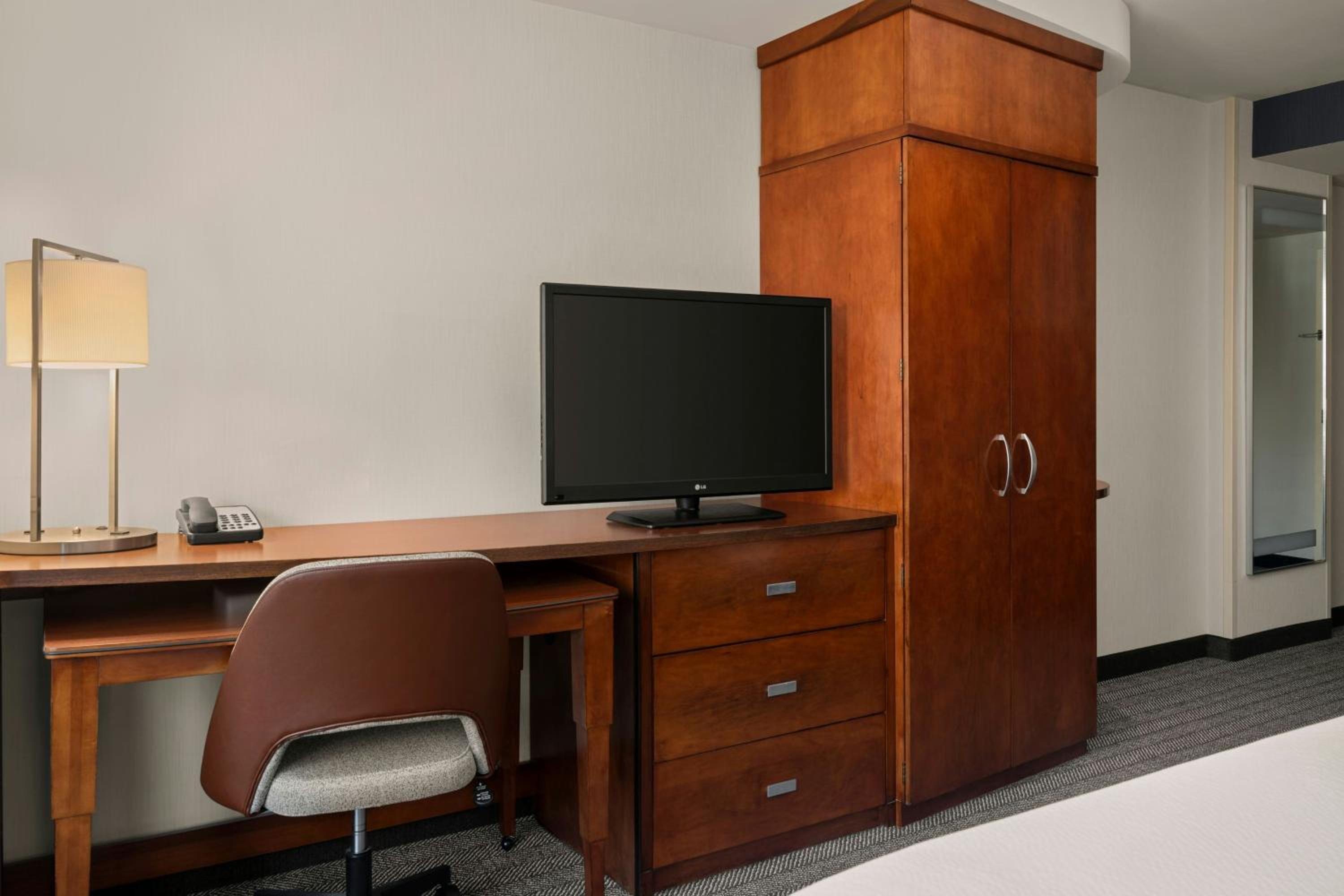 Queen Room with Two Queen Beds and Bathtub - Mobility Access/Hearing Accessible - Photo 3