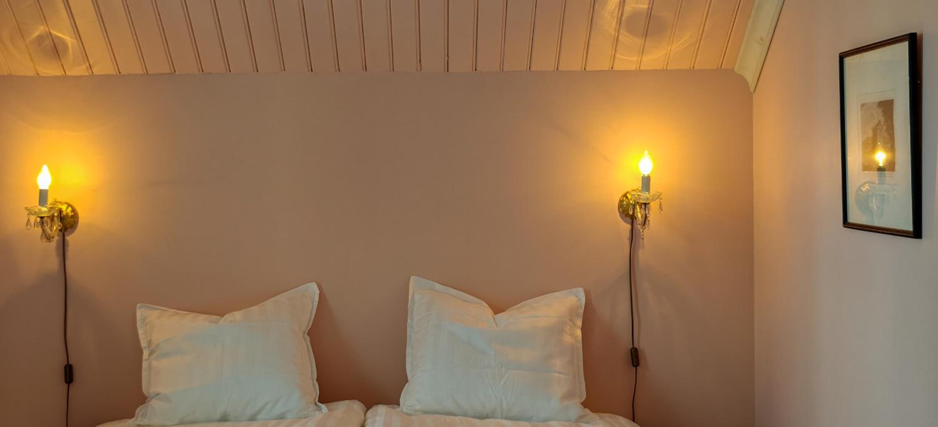 Double or Twin Room with Shared Bathroom photo 2