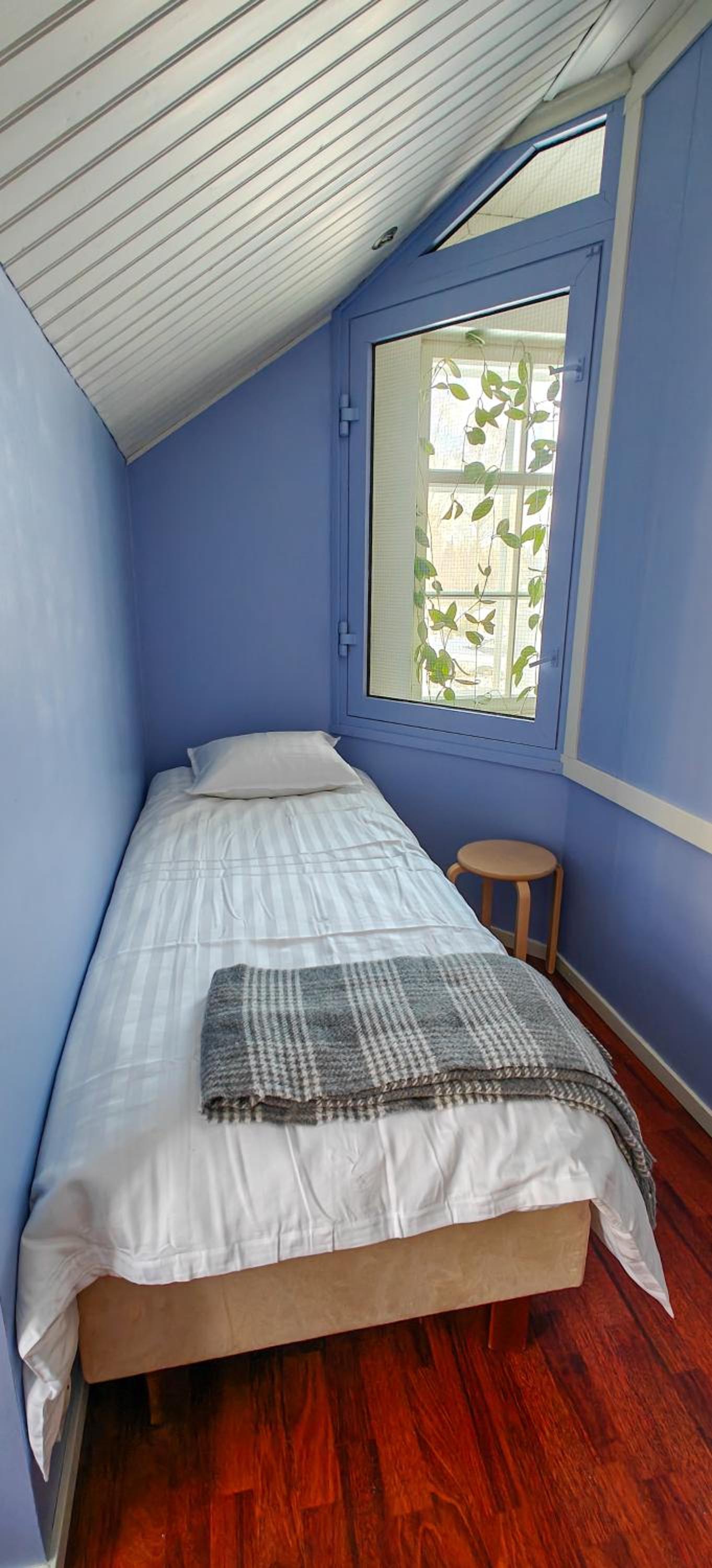 Single Room with Shared Bathroom photo 2