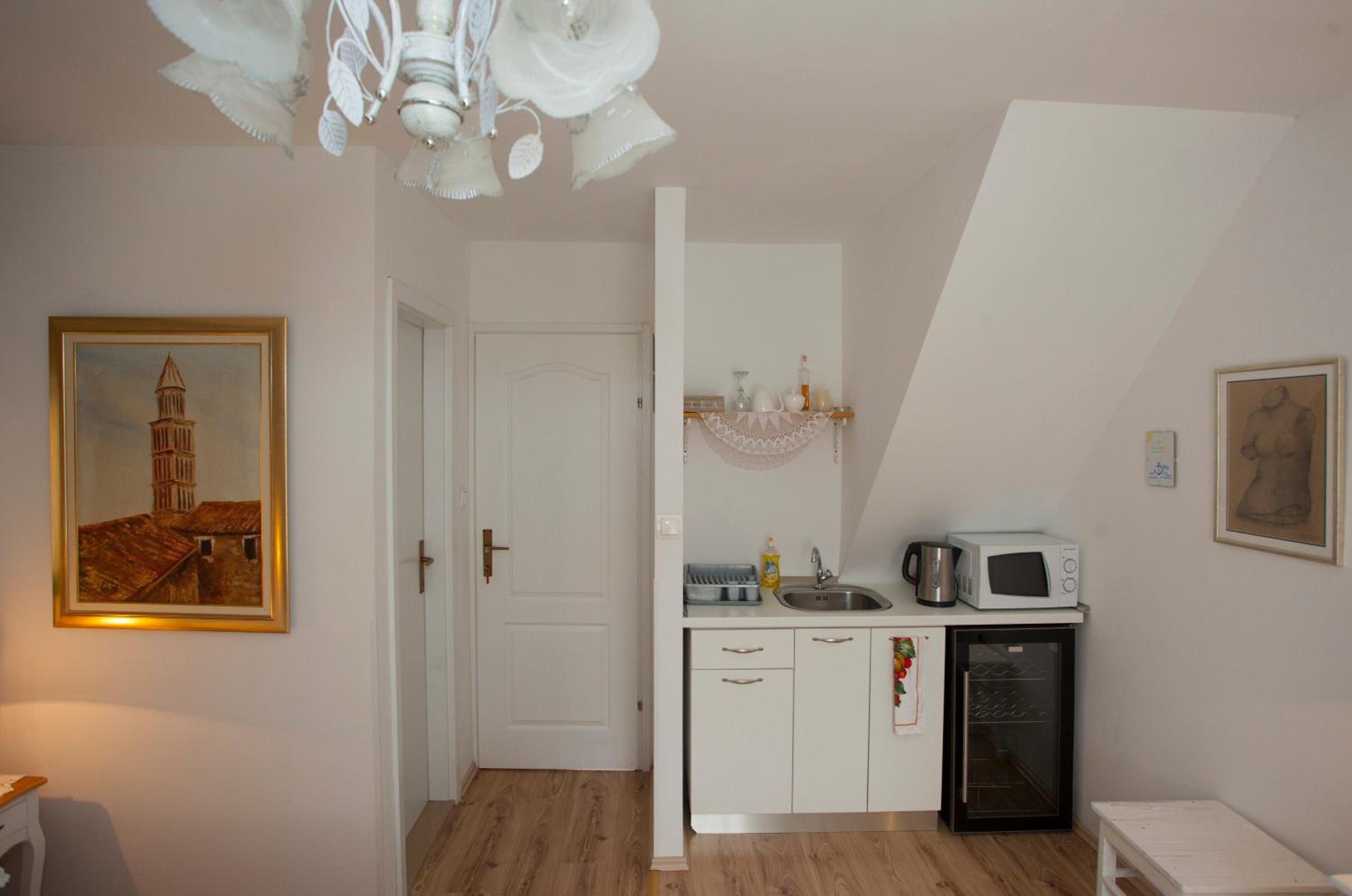 Double Room - Photo 6
