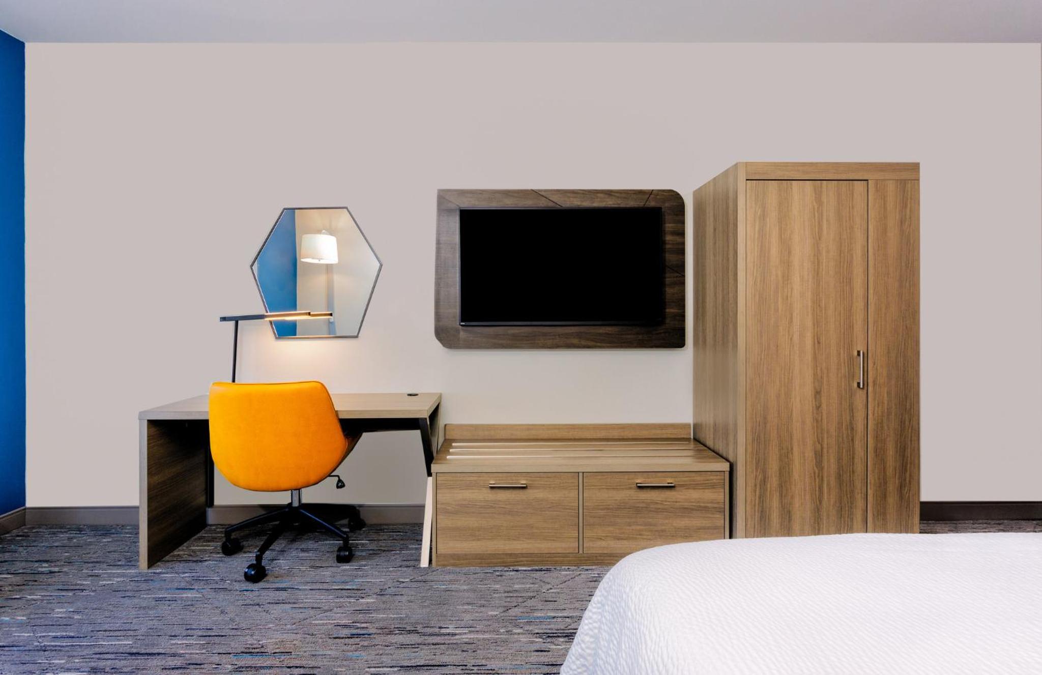Standard Queen Room with Two Queen Beds and Mobility Accessible Tub
