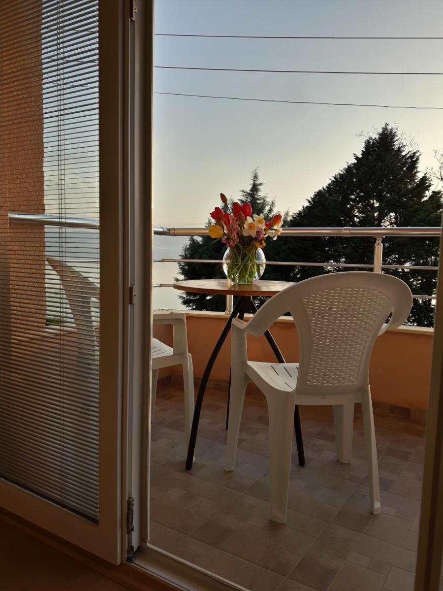 Apartment with Lake View photo 1