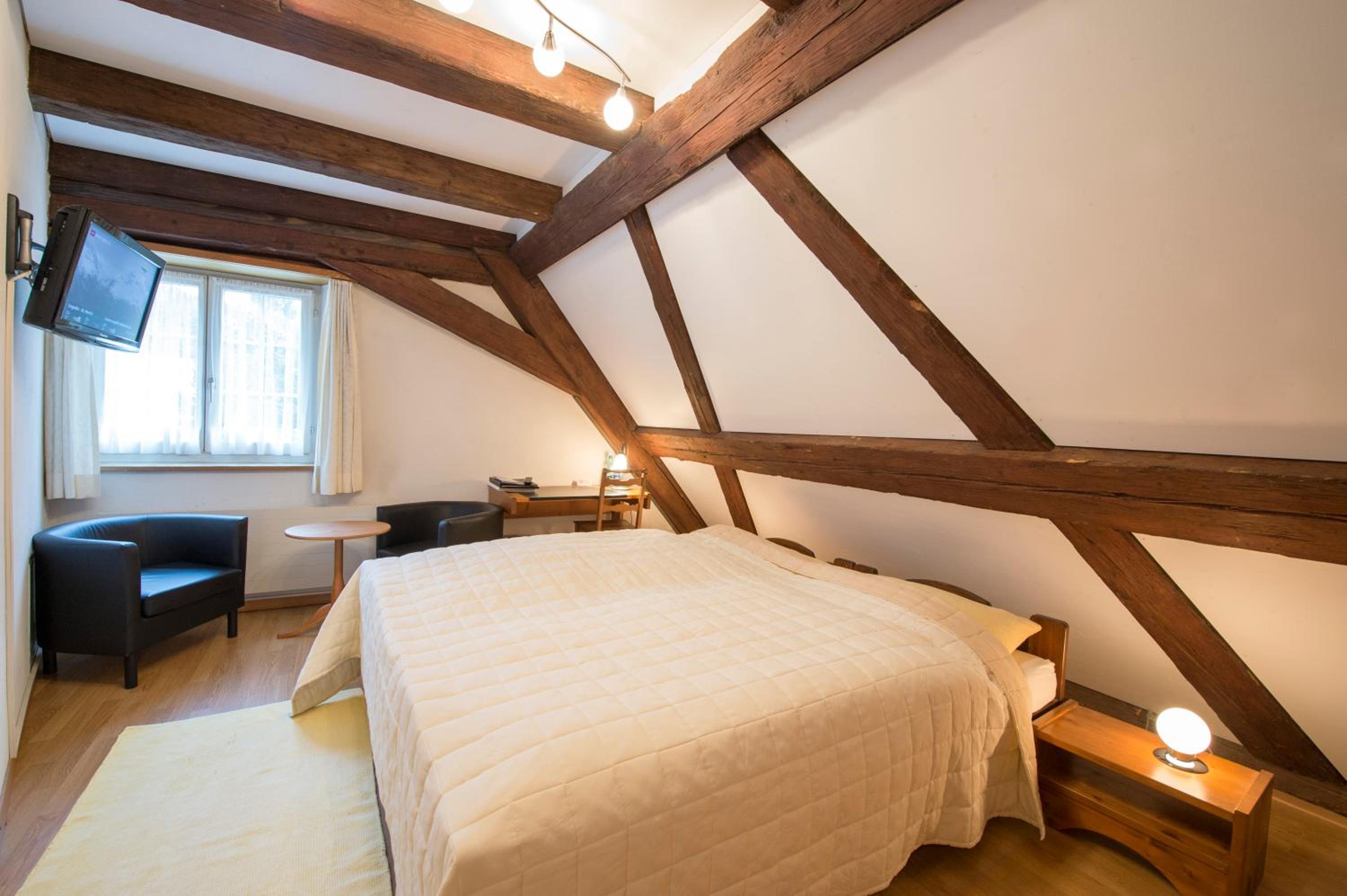 Double Room with Private Bathroom - Photo 5