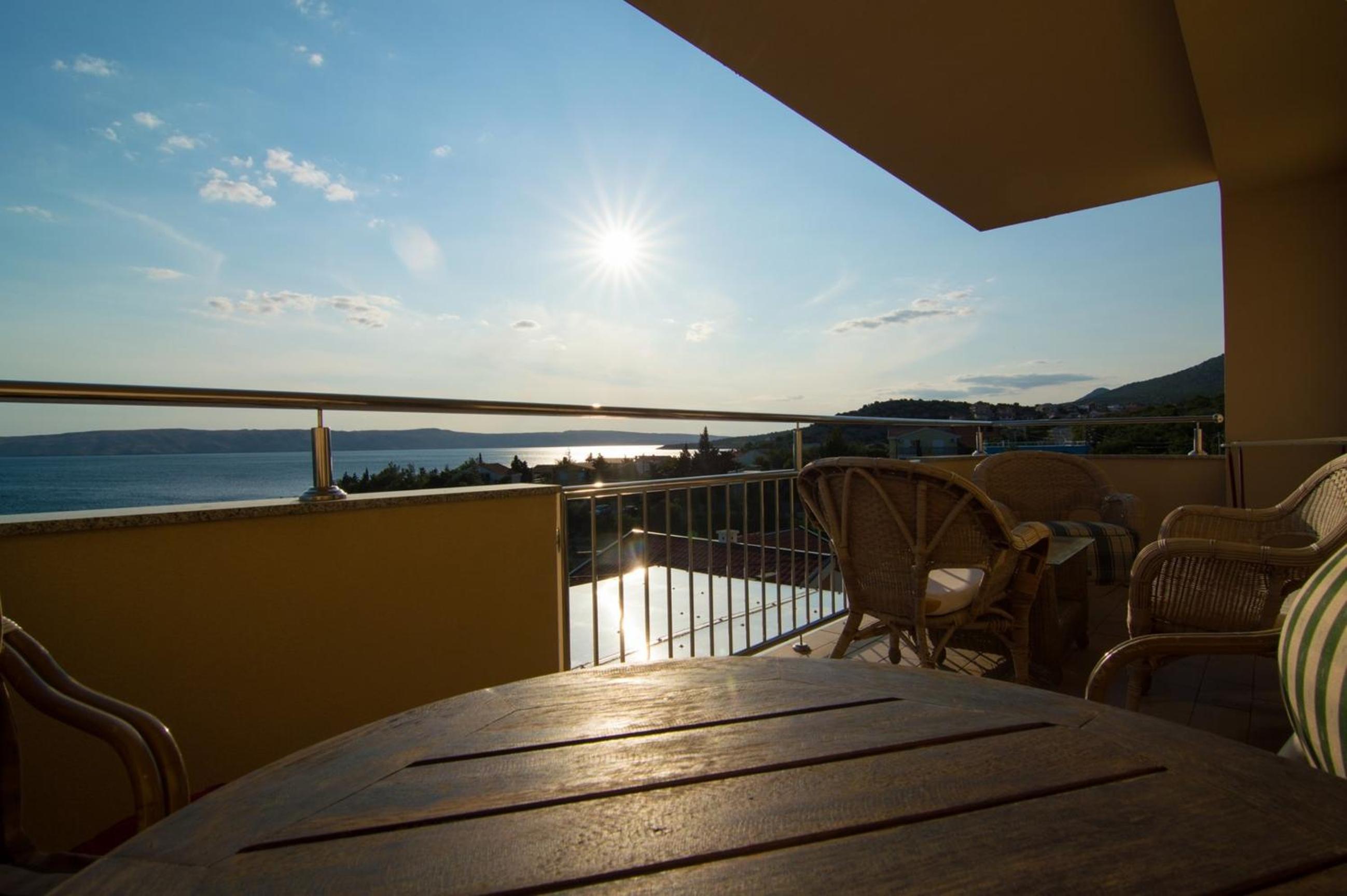 One-Bedroom Apartment with Terrace and Sea View - Photo 25