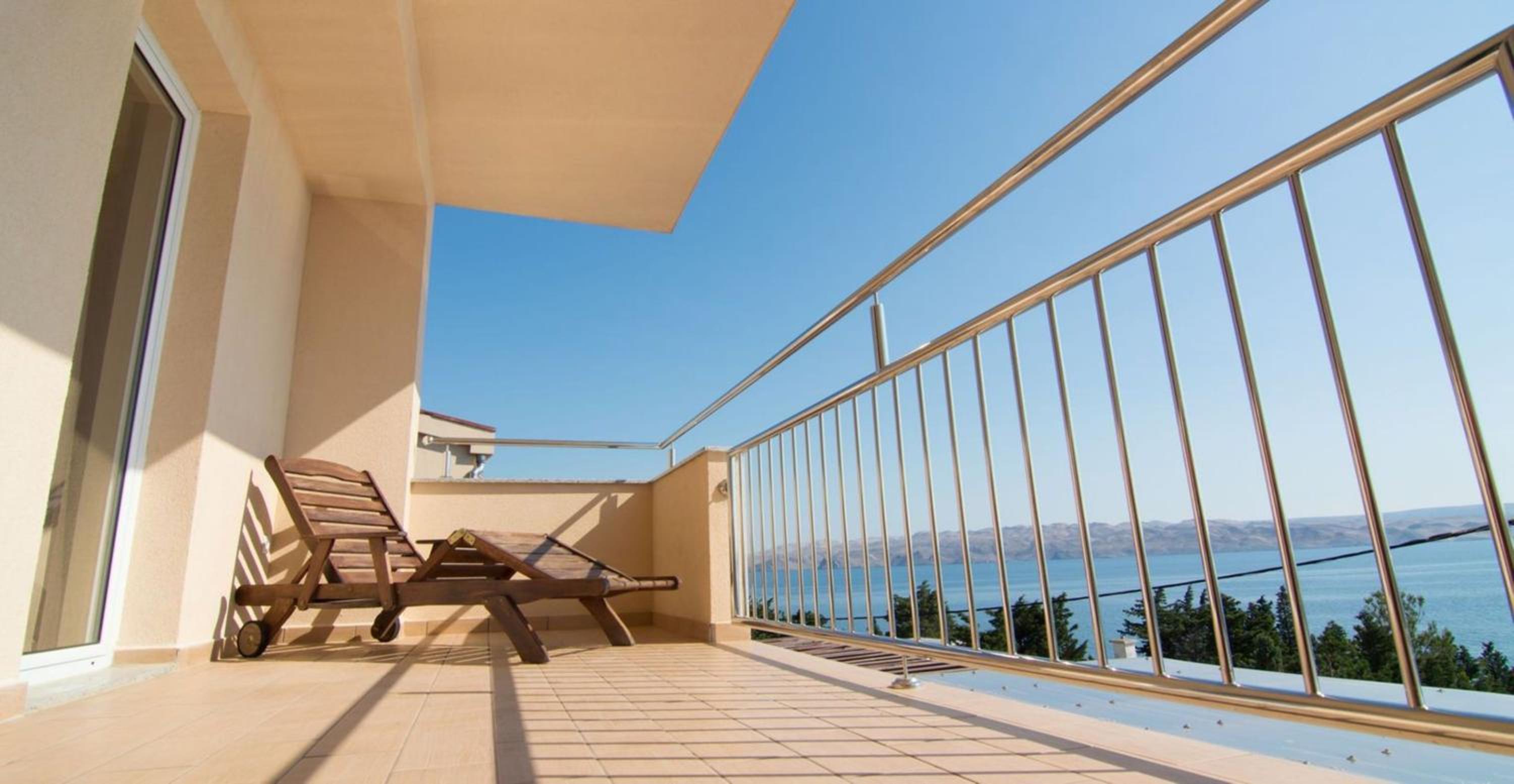 One-Bedroom Apartment with Terrace and Sea View - Photo 18