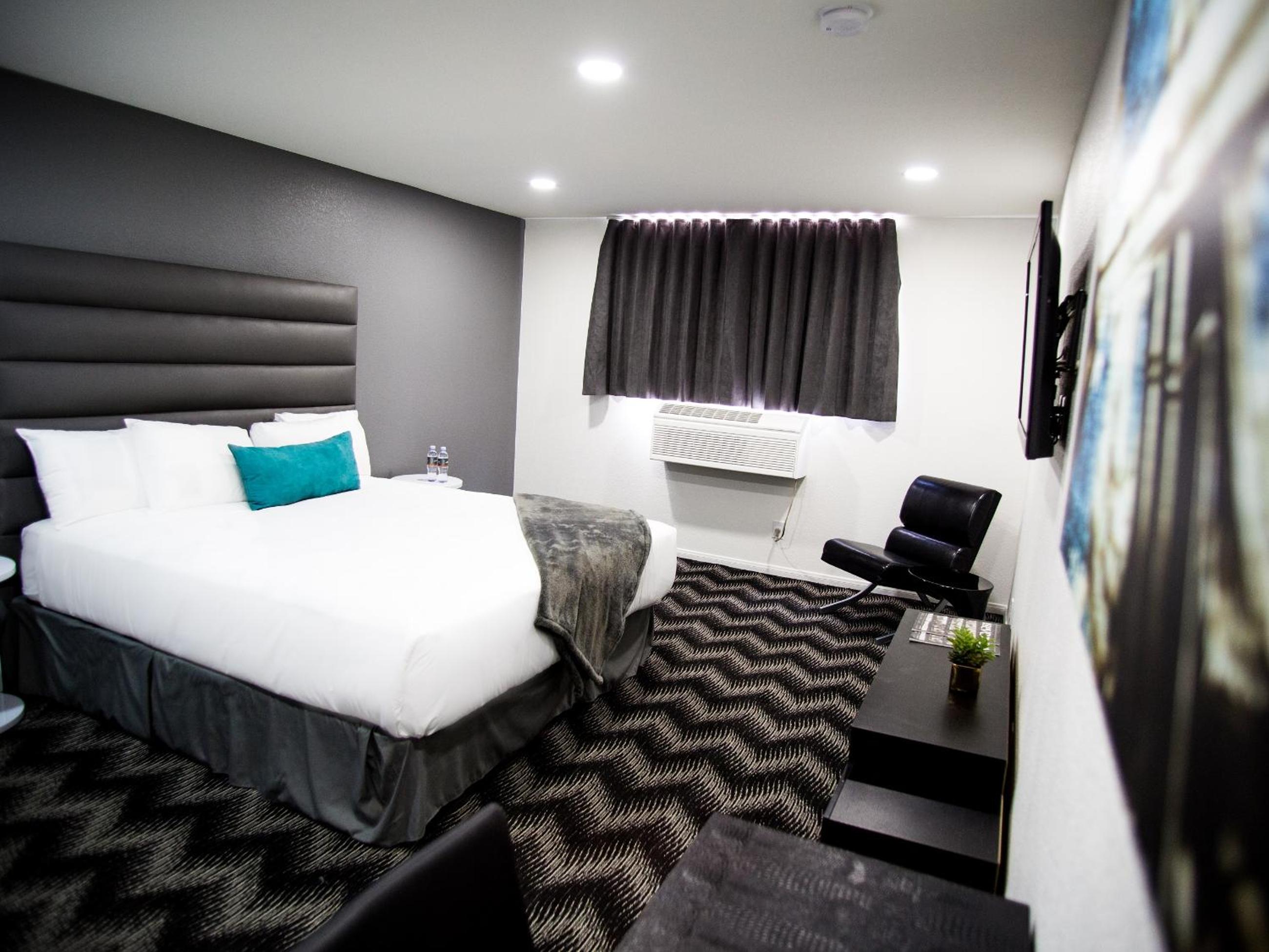King Room with Kichenette - Photo 10