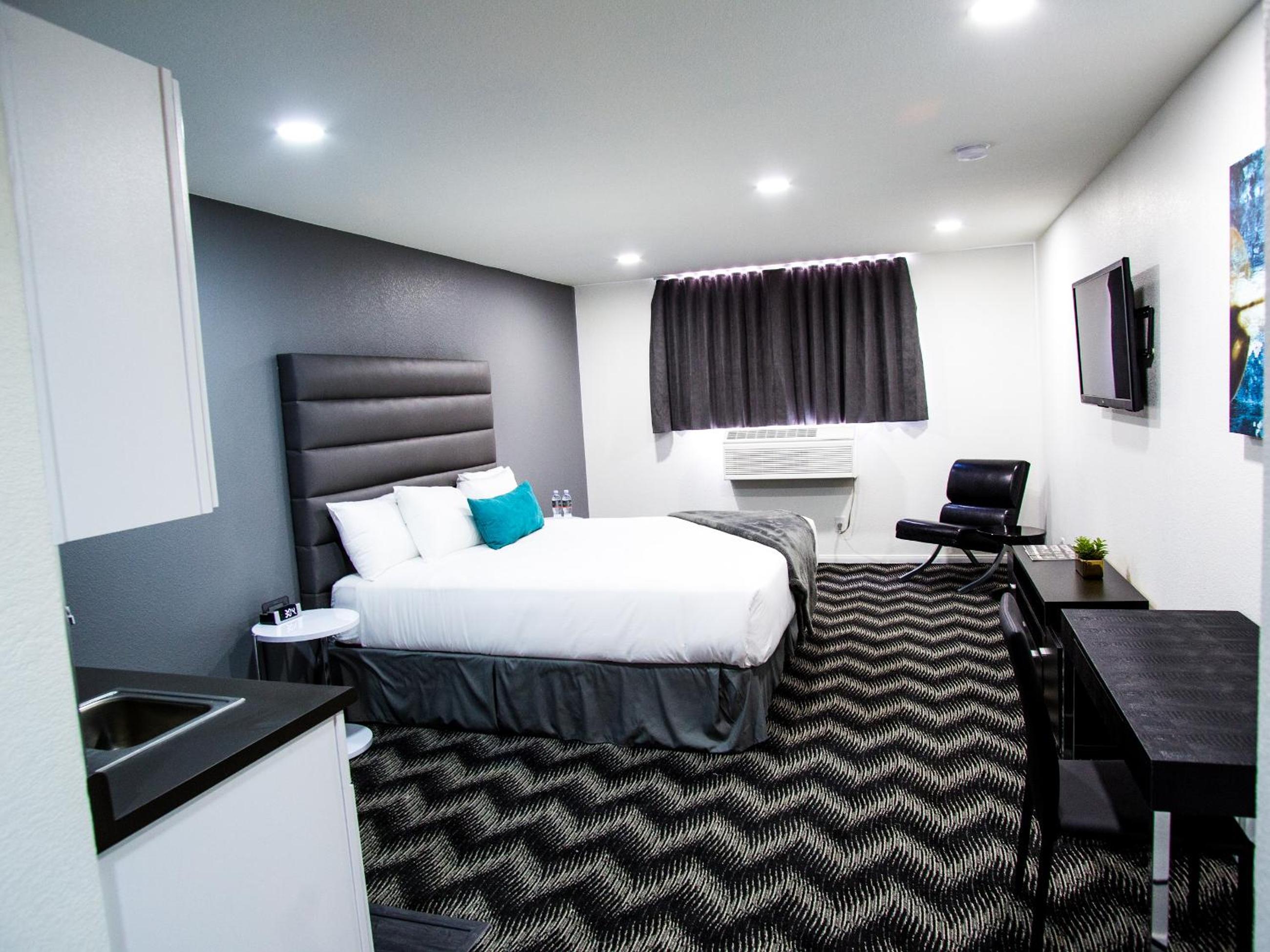 King Room with Kichenette - Photo 3