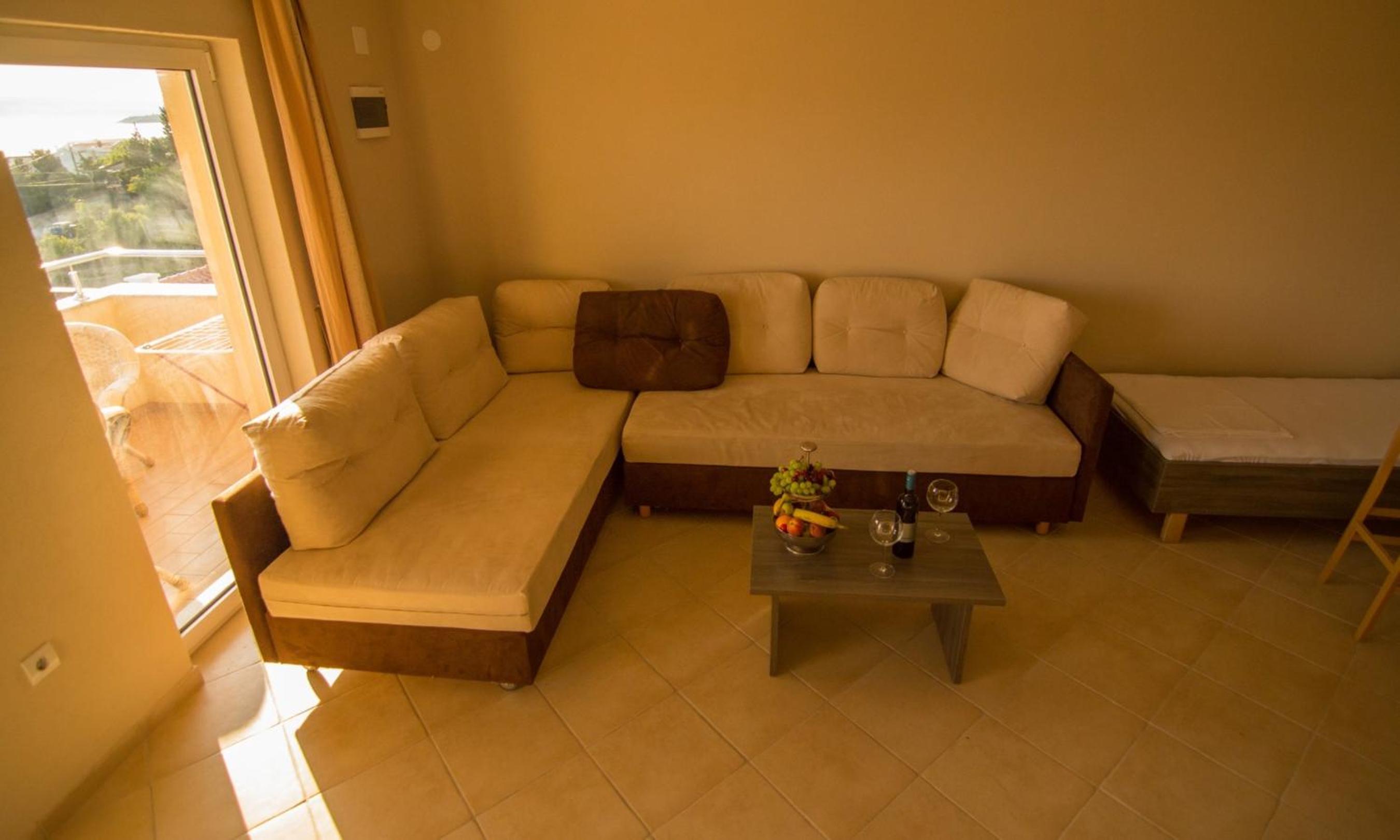 One-Bedroom Apartment with Terrace and Sea View - Photo 28