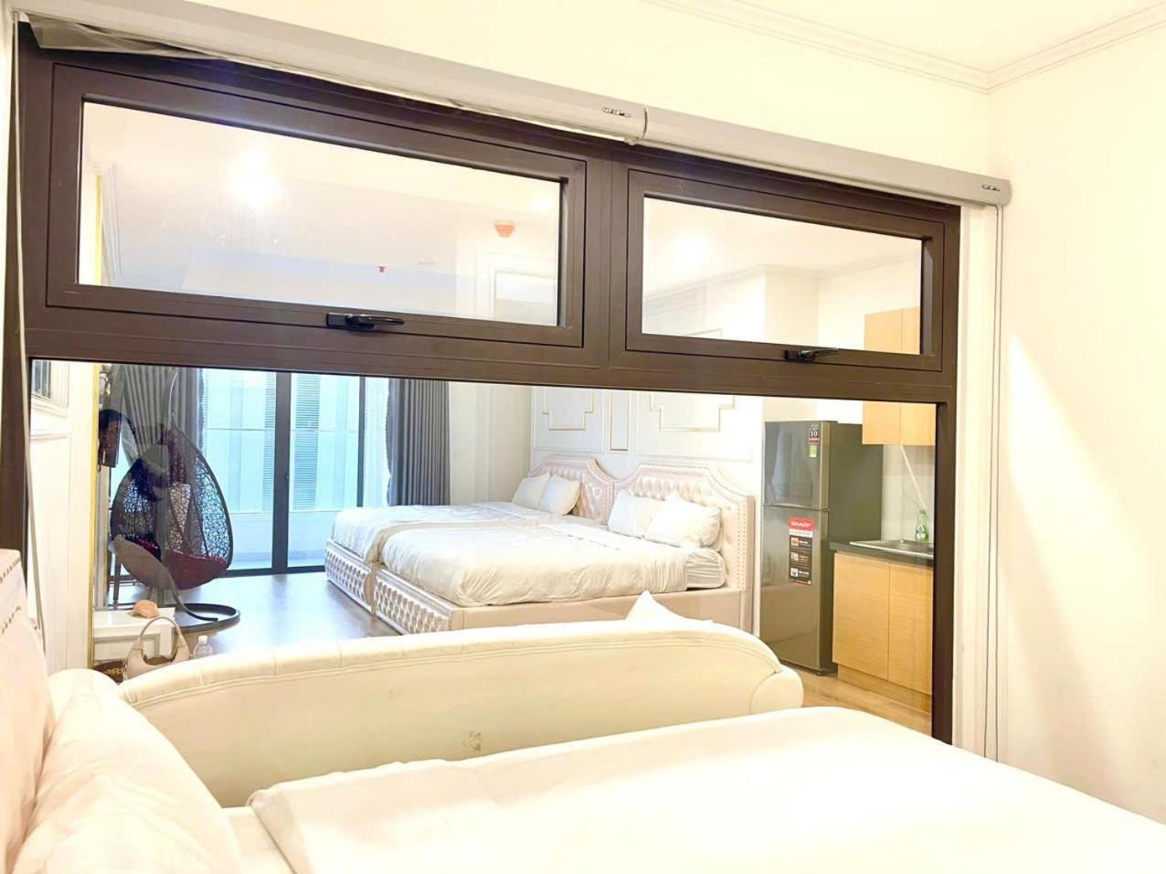 Two-Bedroom Apartment with Balcony and Sea View photo 3